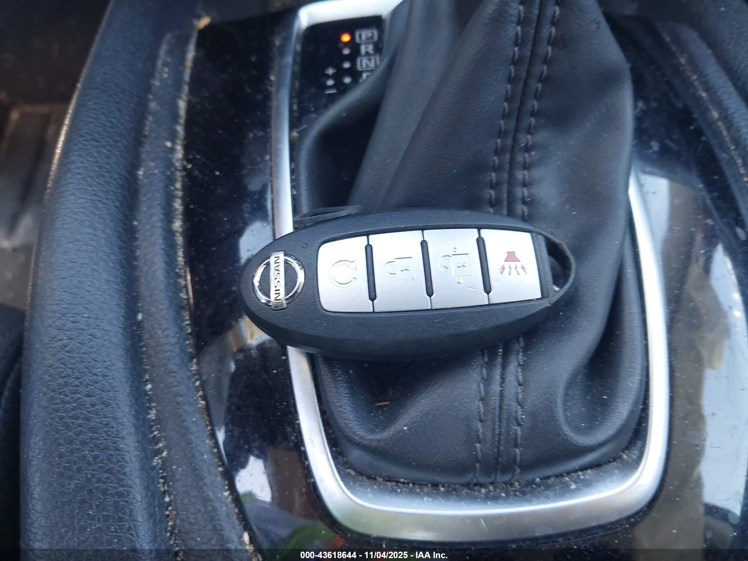 NISSAN ROGUE image 11