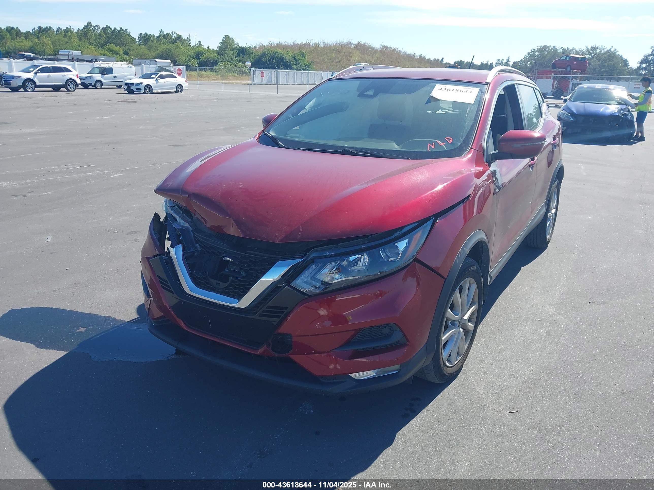 NISSAN ROGUE image 2
