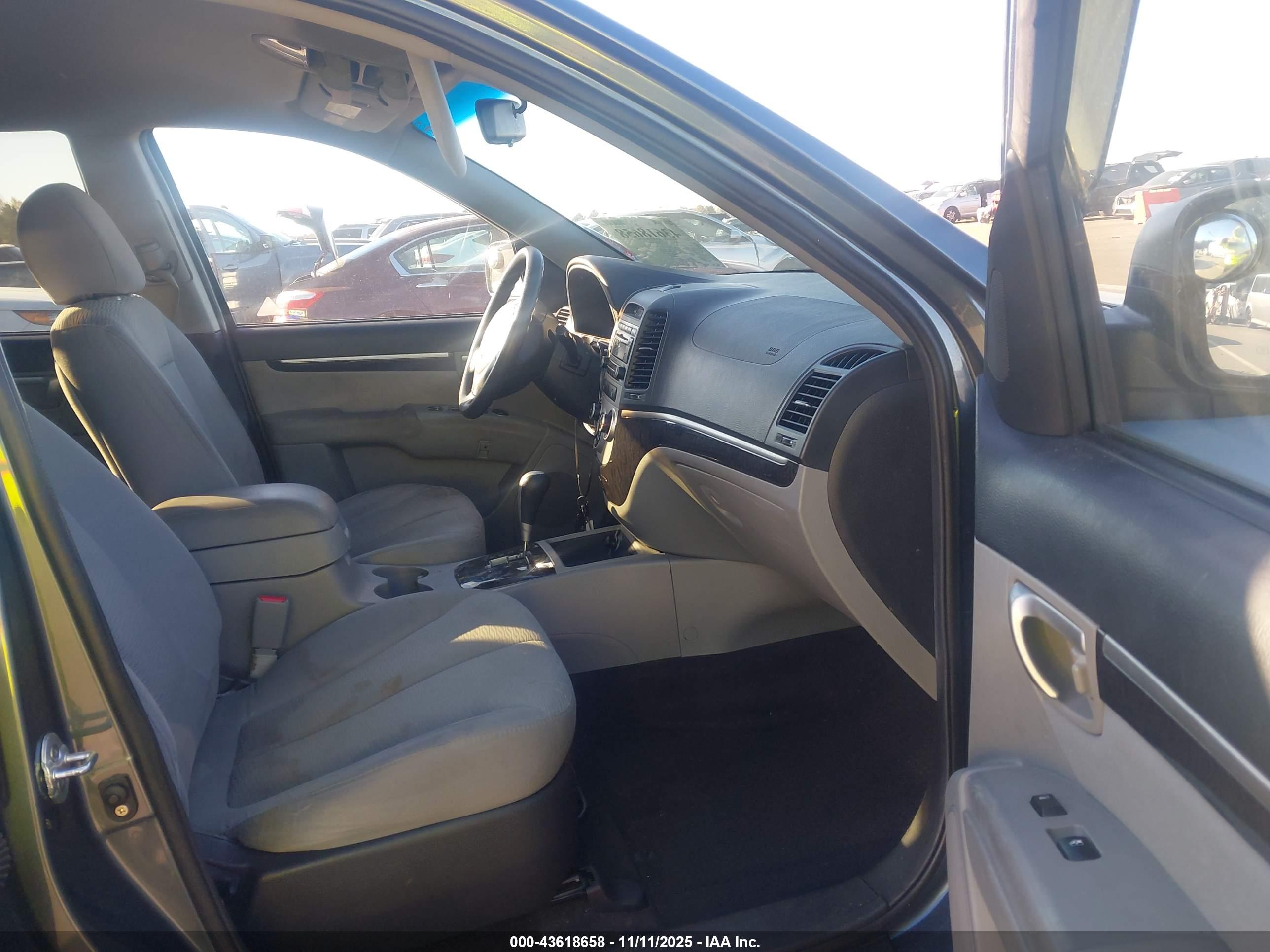 HYUNDAI SANTA image 5