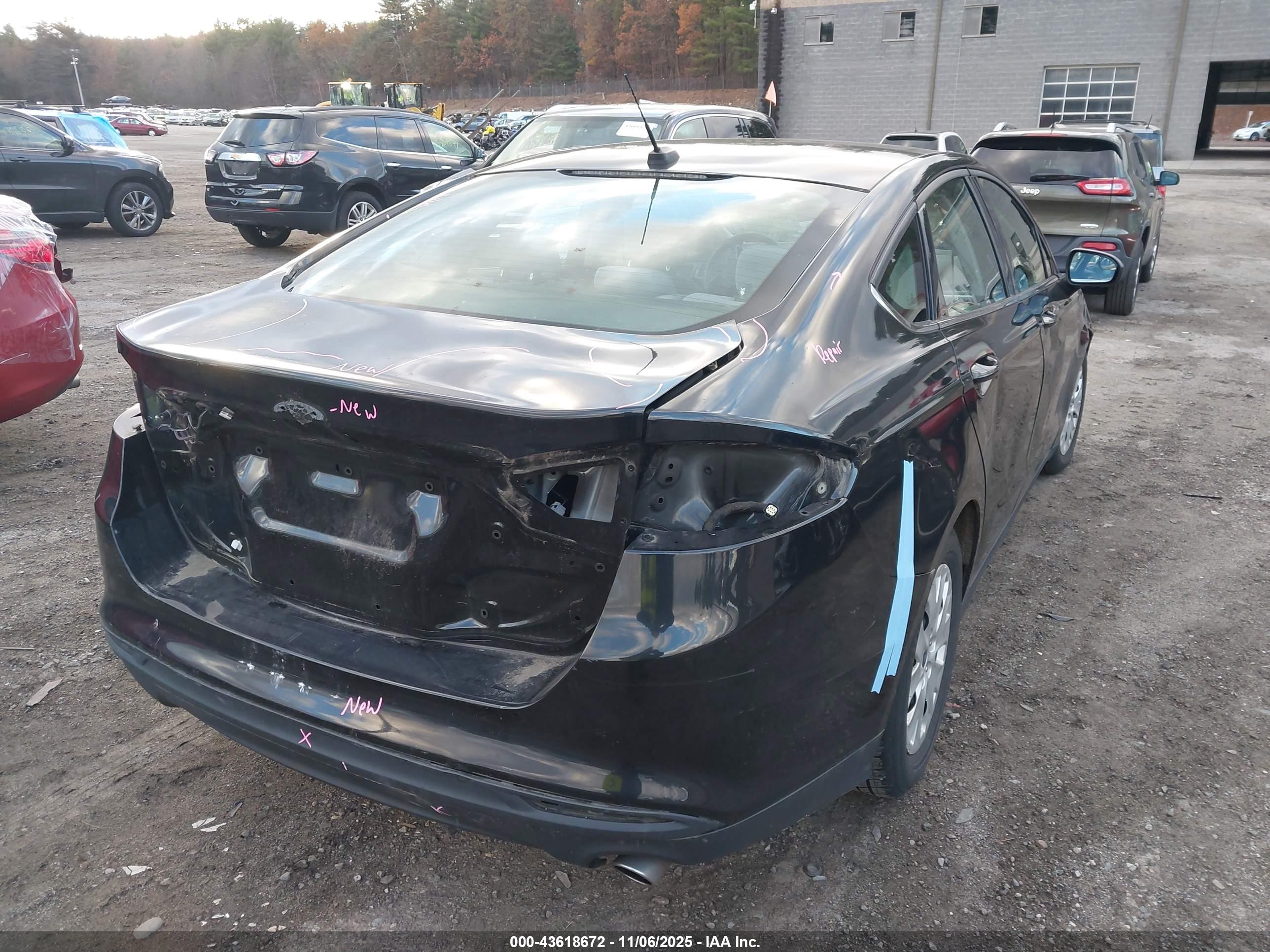 FORD FUSION image 4