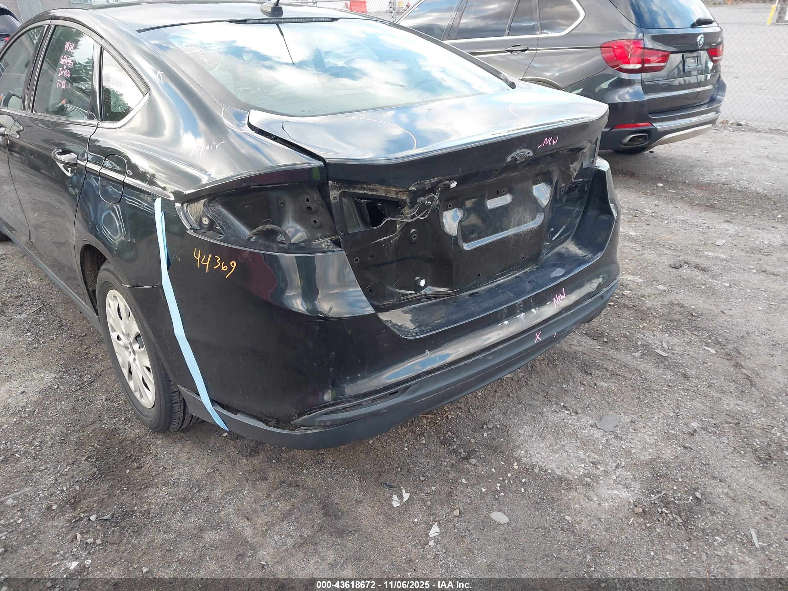 FORD FUSION image 6