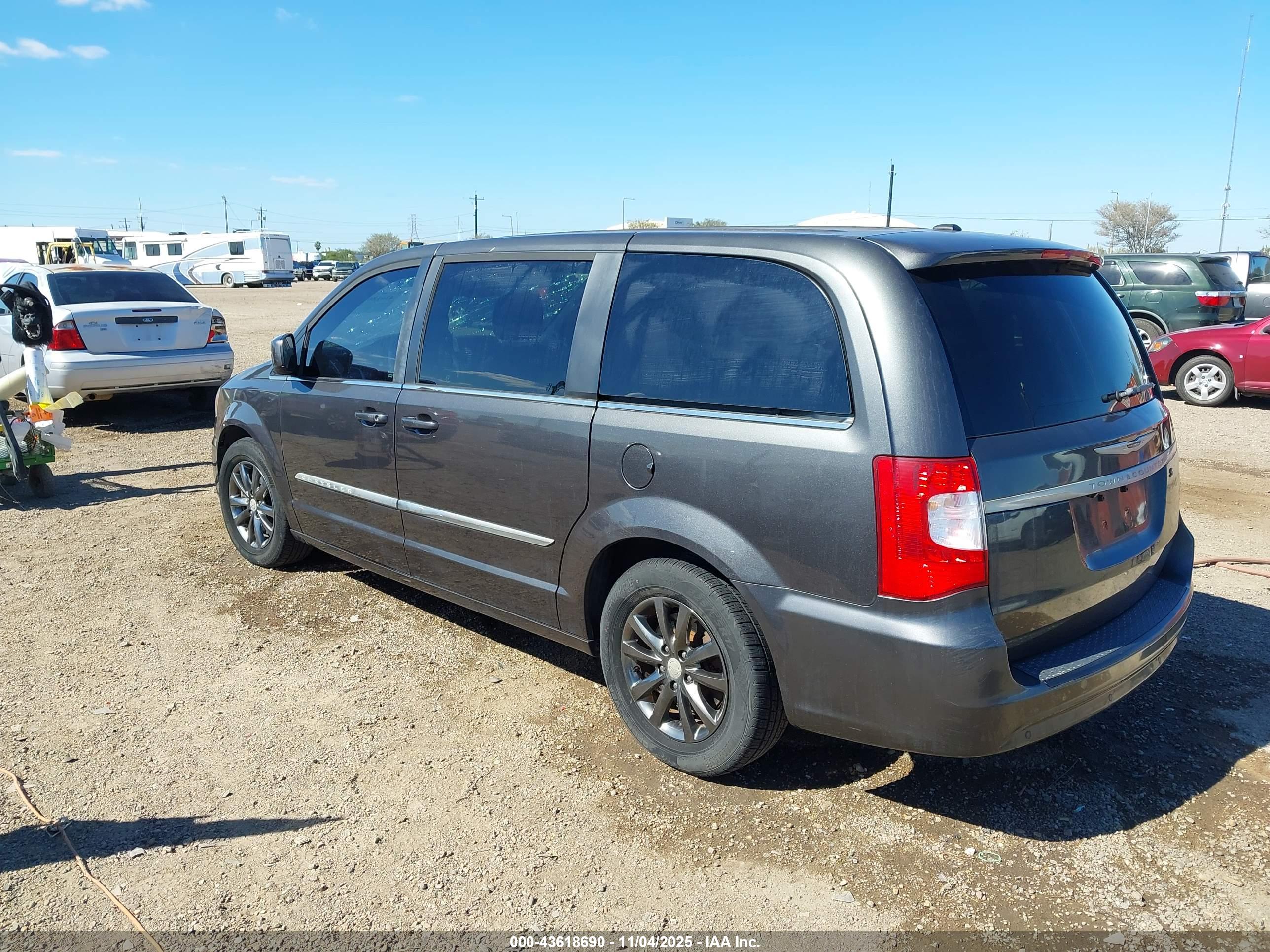 CHRYSLER TOWN image 3