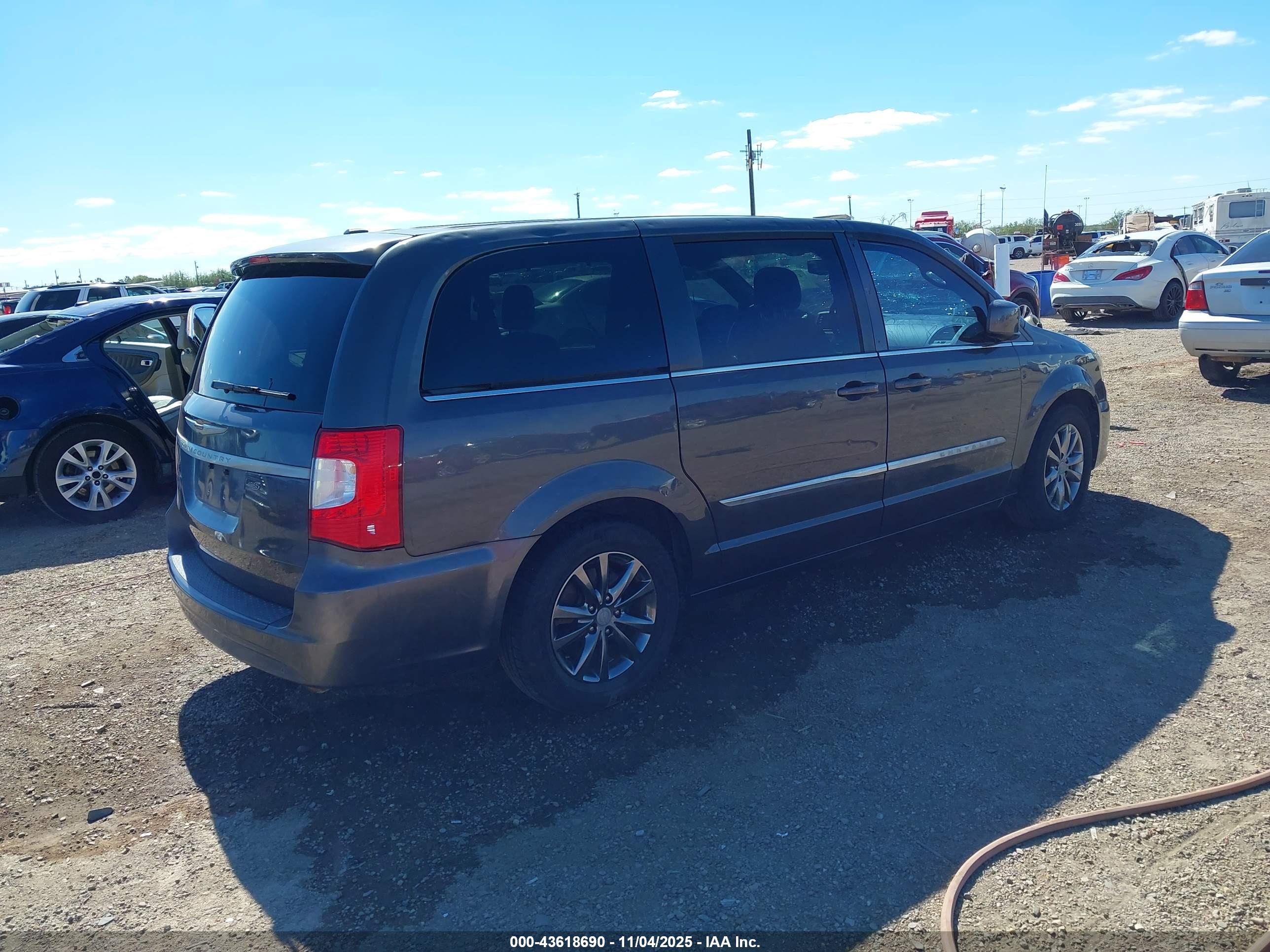 CHRYSLER TOWN image 4