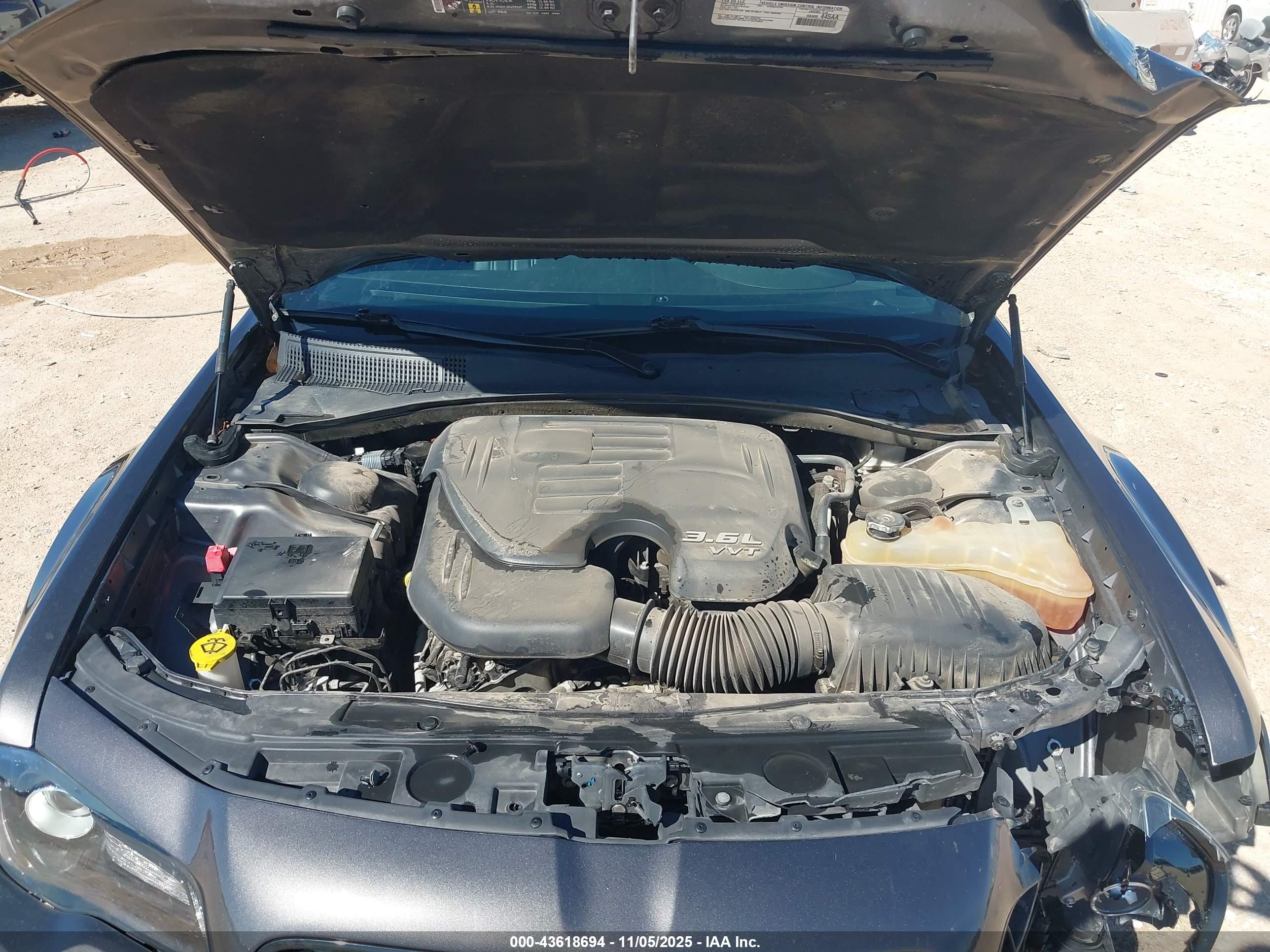 CHRYSLER 300 image 10