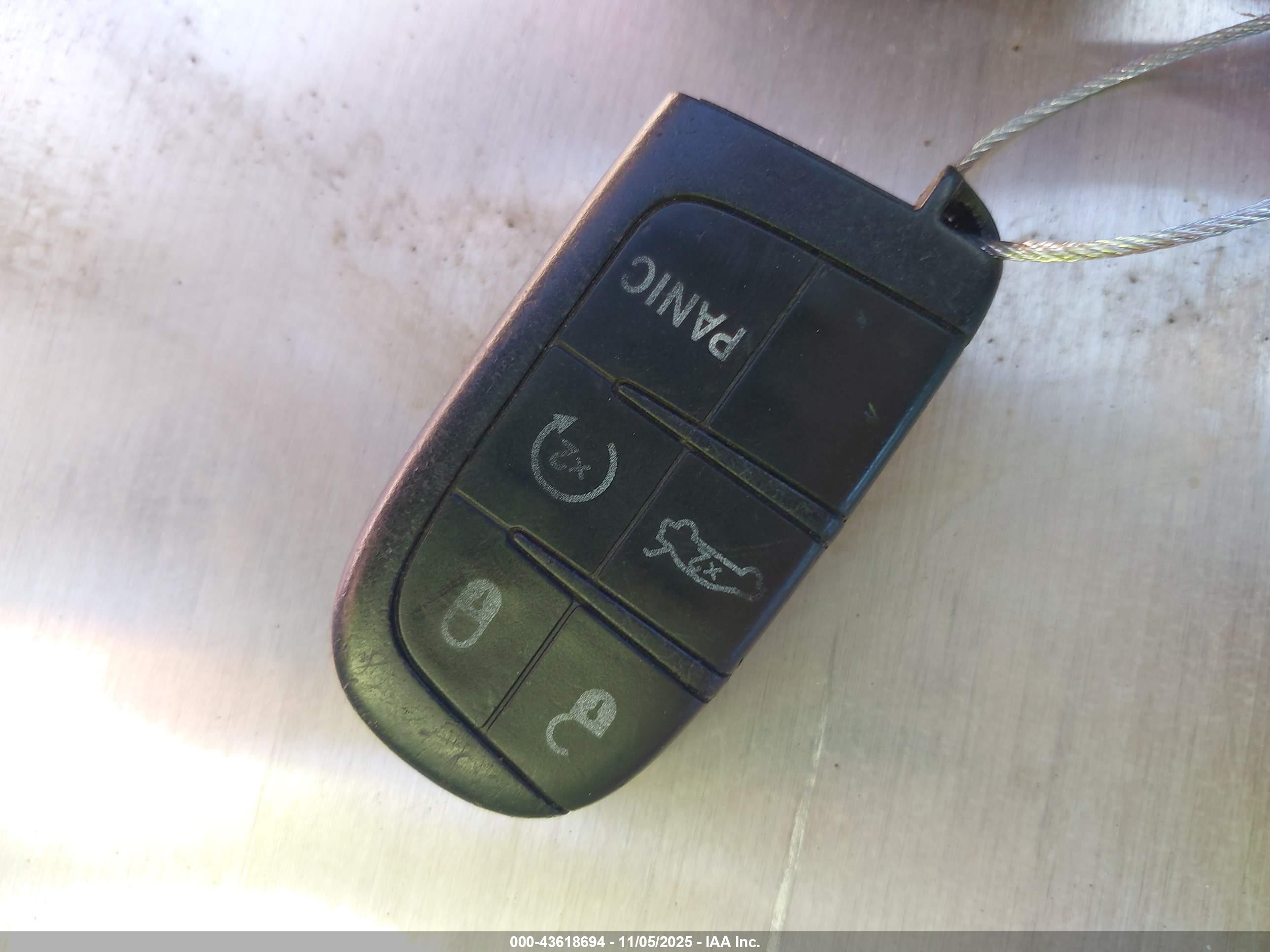 CHRYSLER 300 image 11