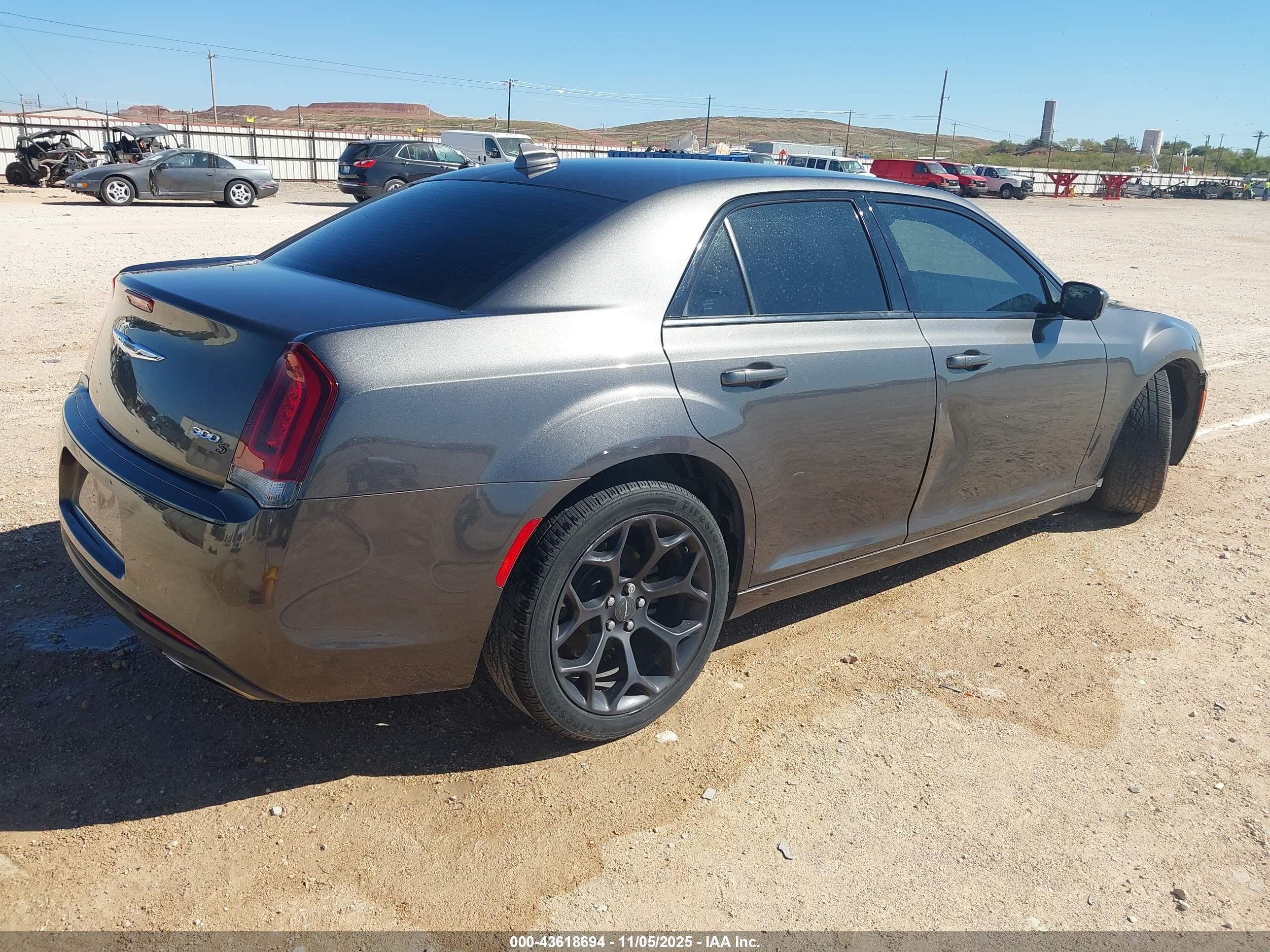 CHRYSLER 300 image 4