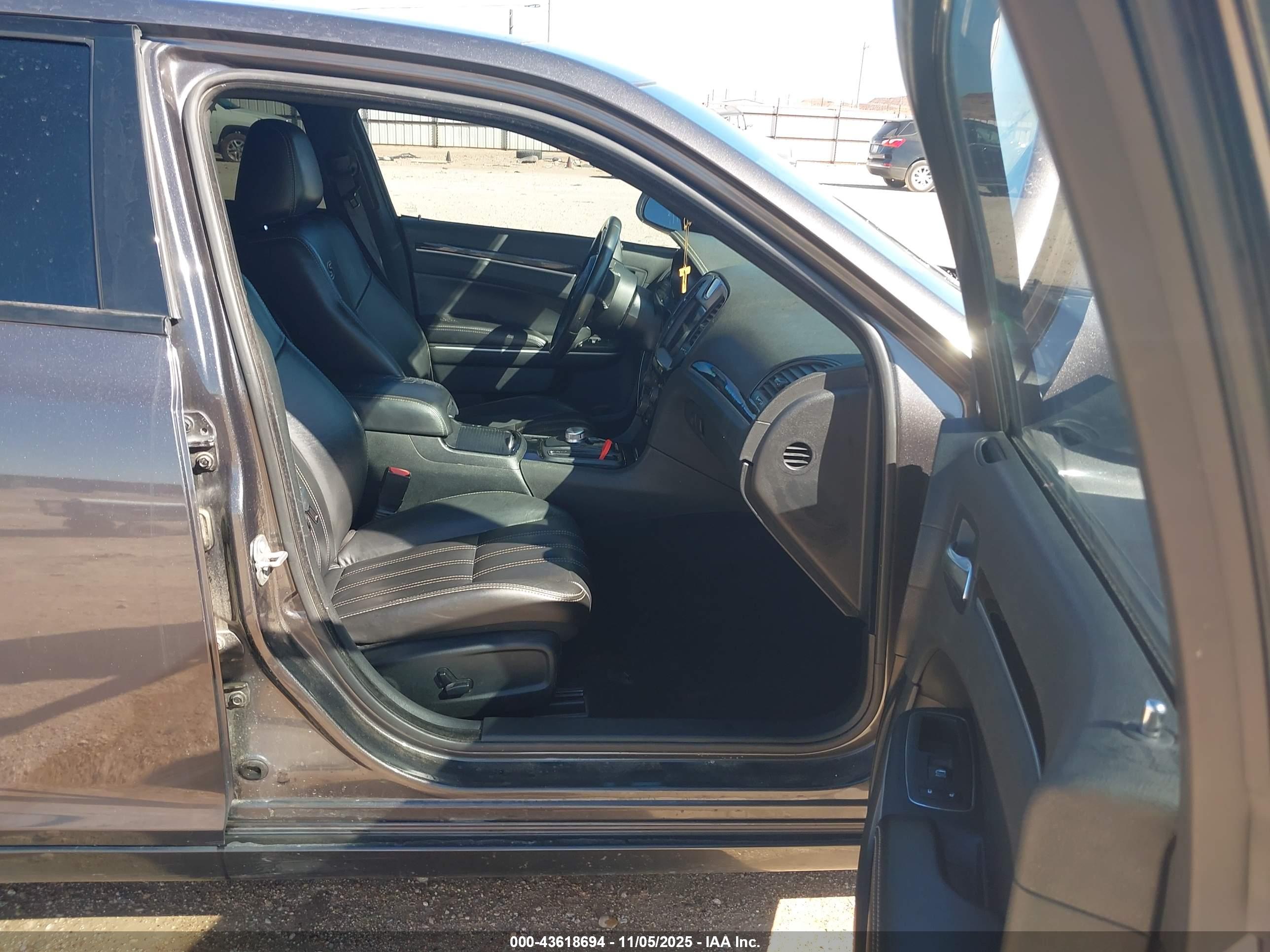 CHRYSLER 300 image 5