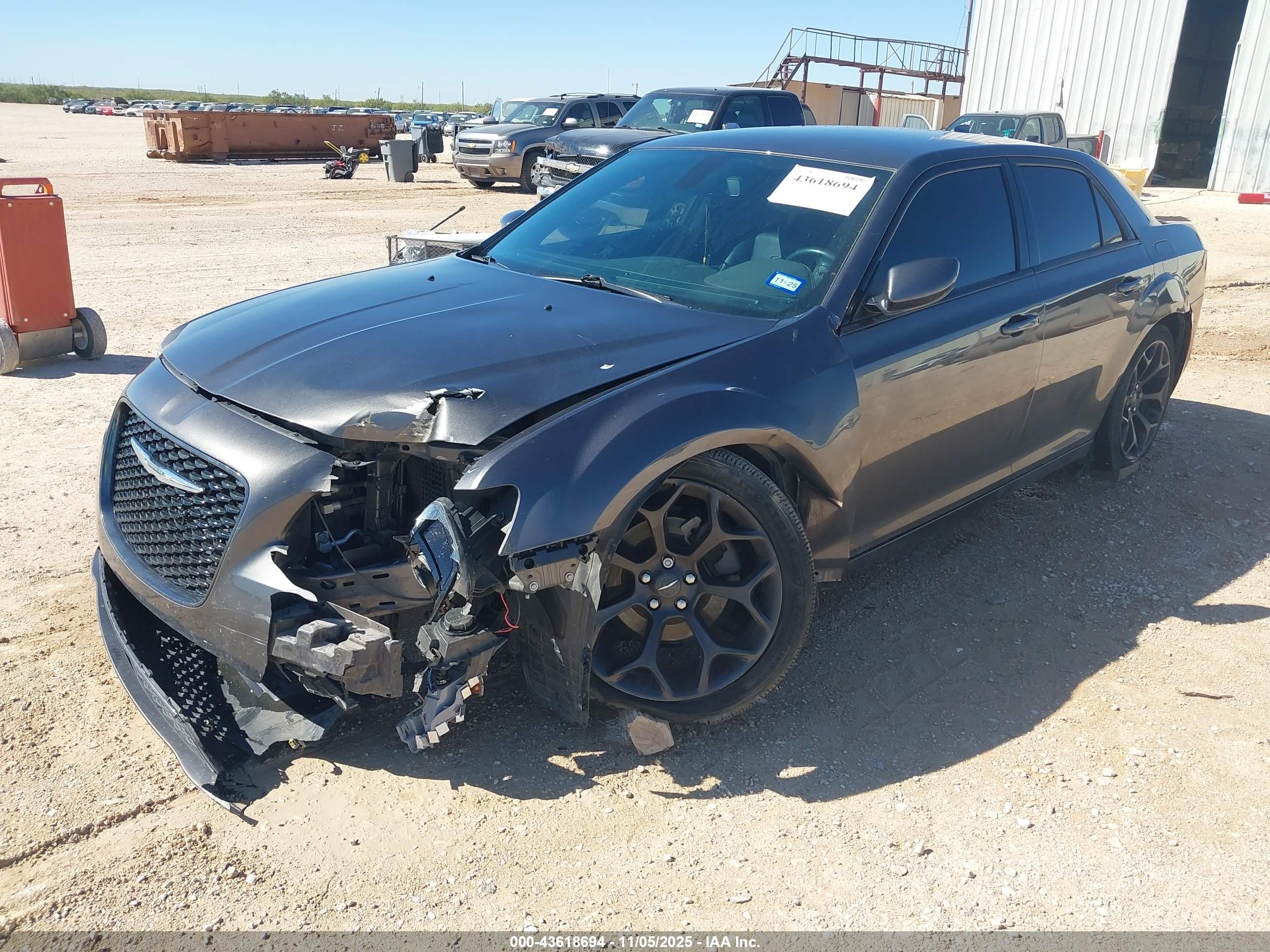 CHRYSLER 300 image 6