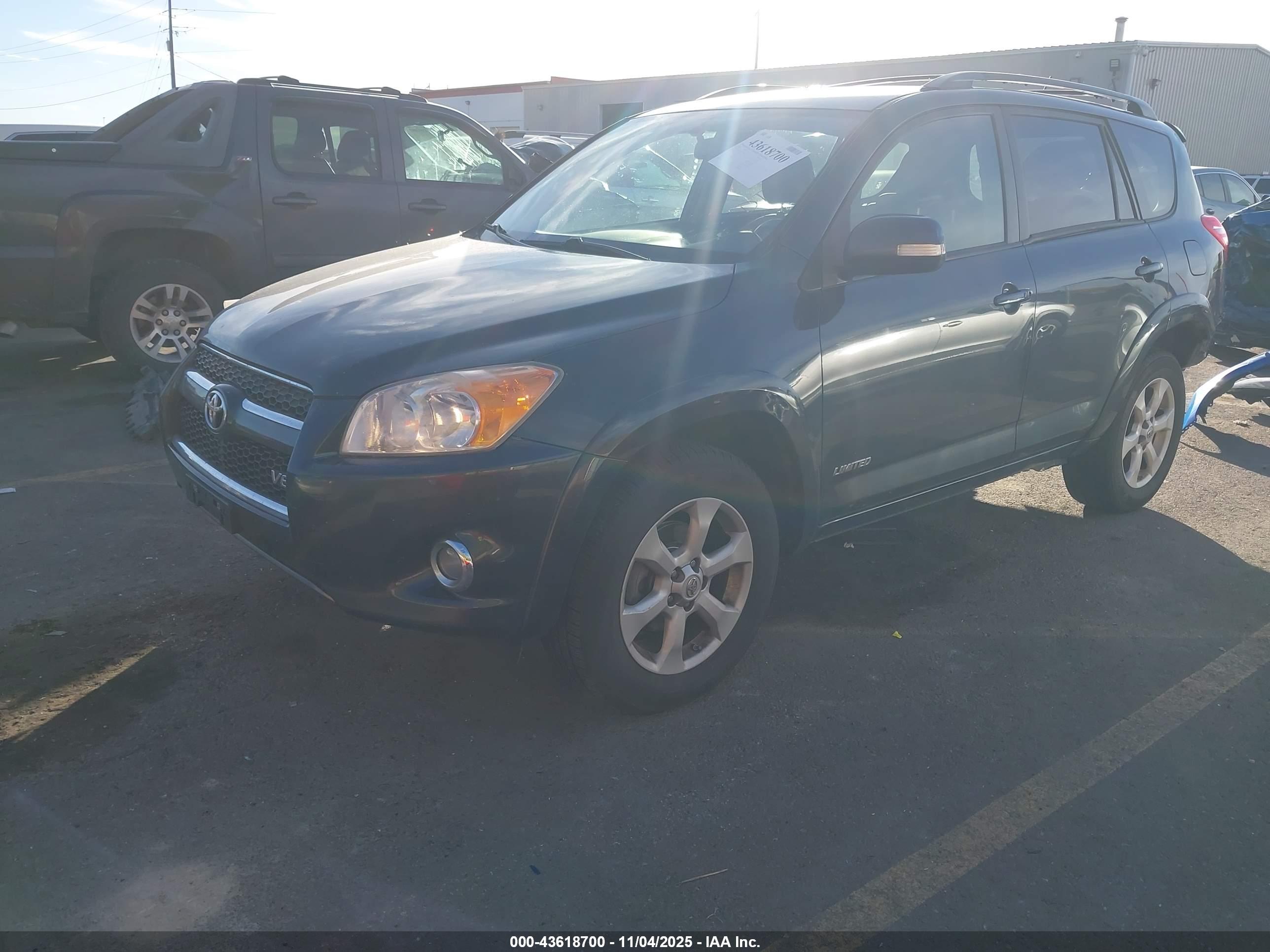 TOYOTA RAV4 image 2