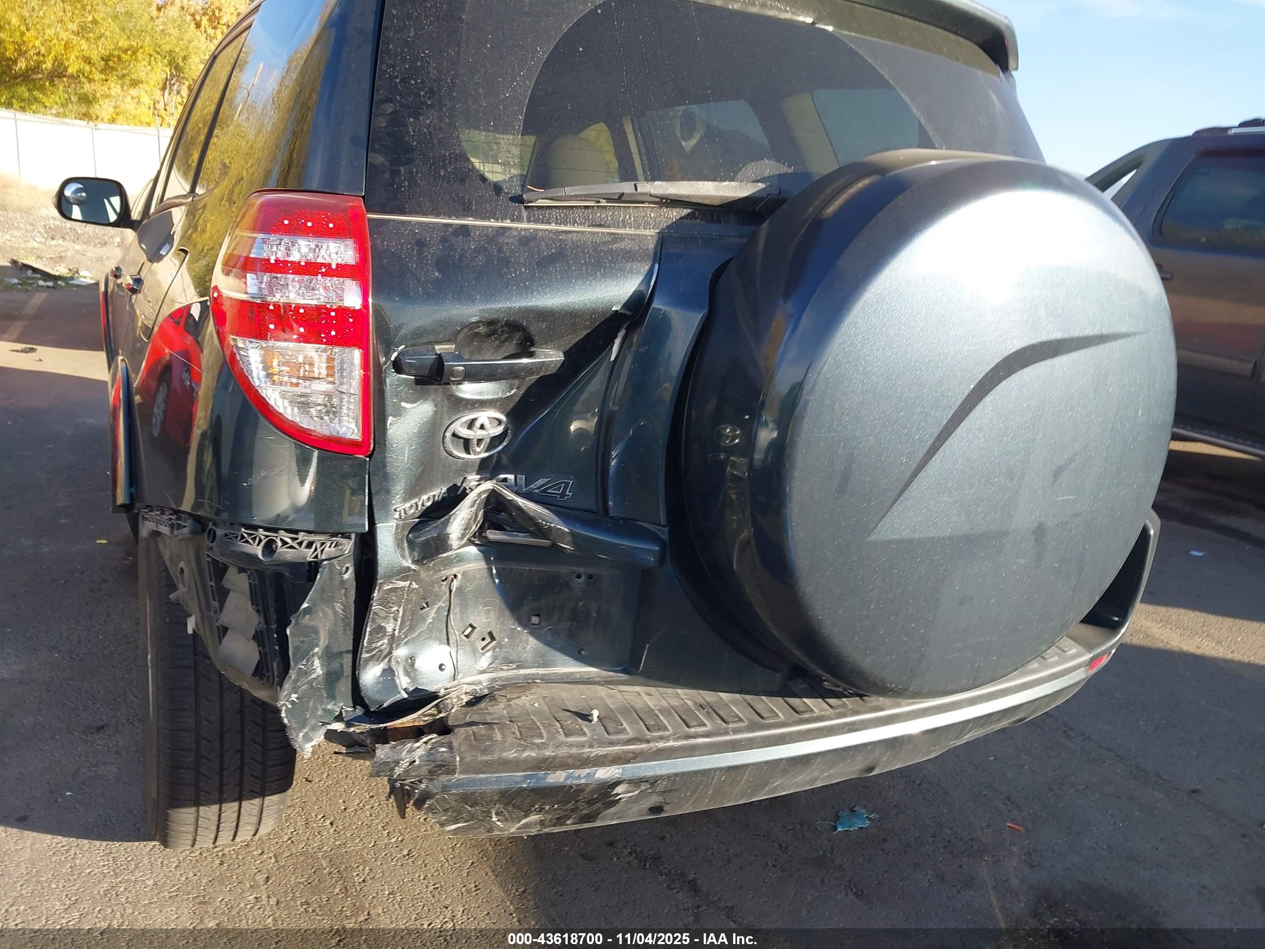 TOYOTA RAV4 image 6