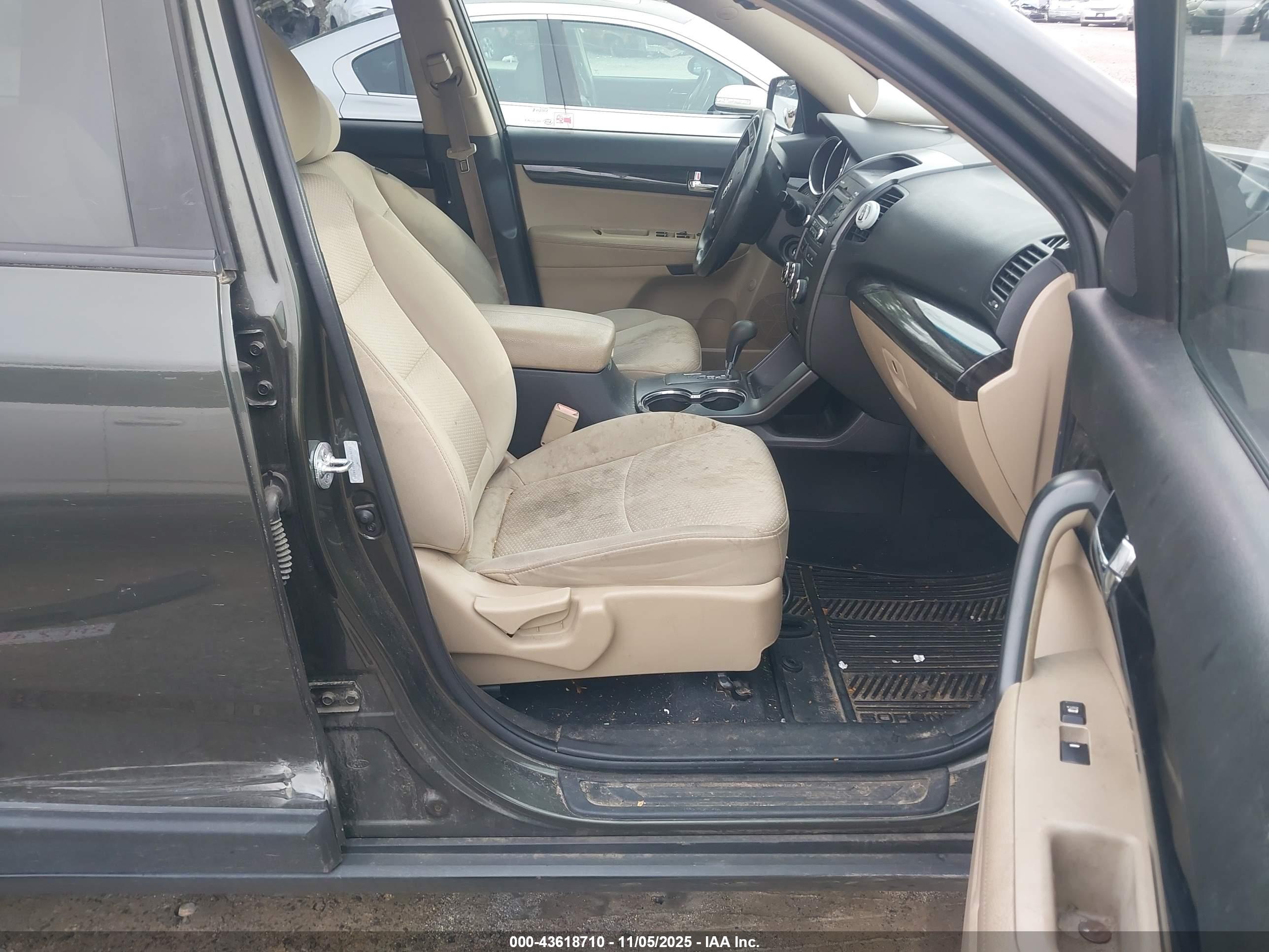 KIA SORENTO image 5