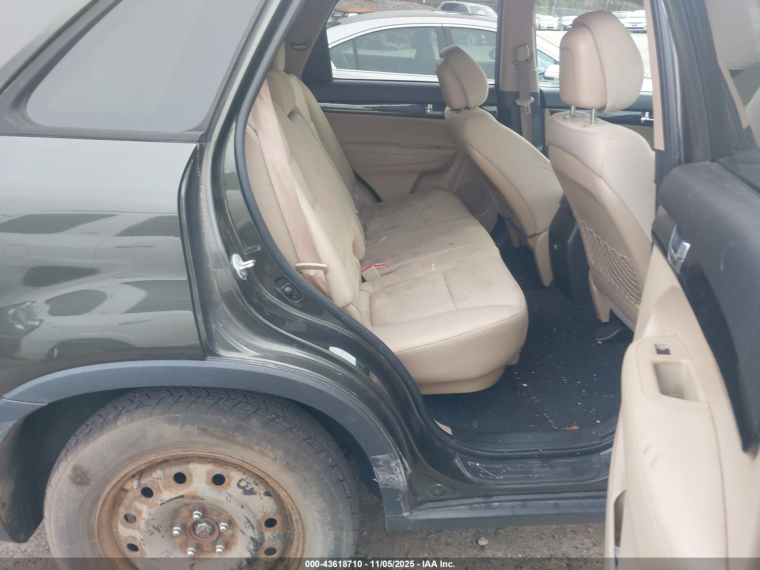 KIA SORENTO image 8