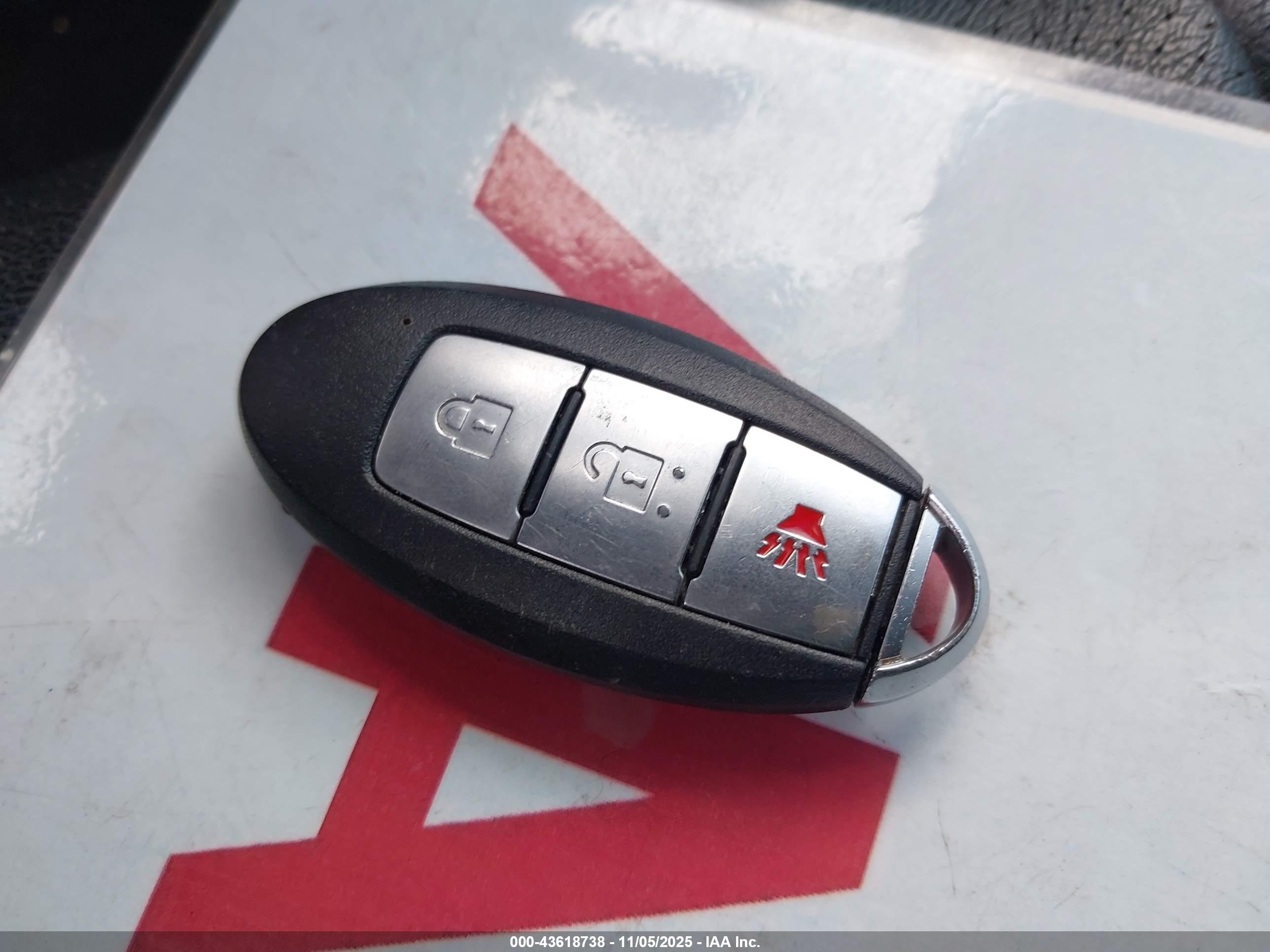 NISSAN ROGUE image 11