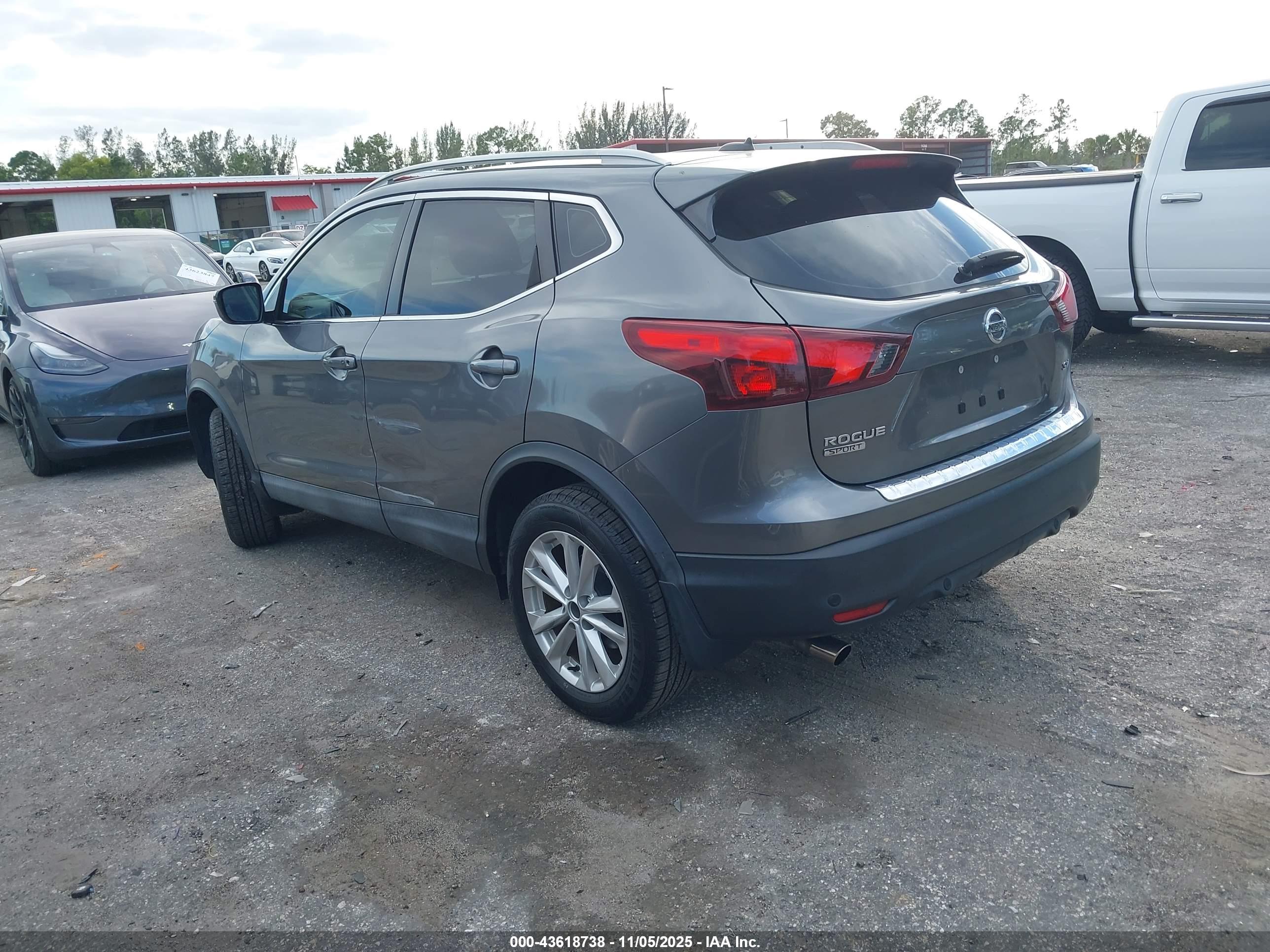 NISSAN ROGUE image 3