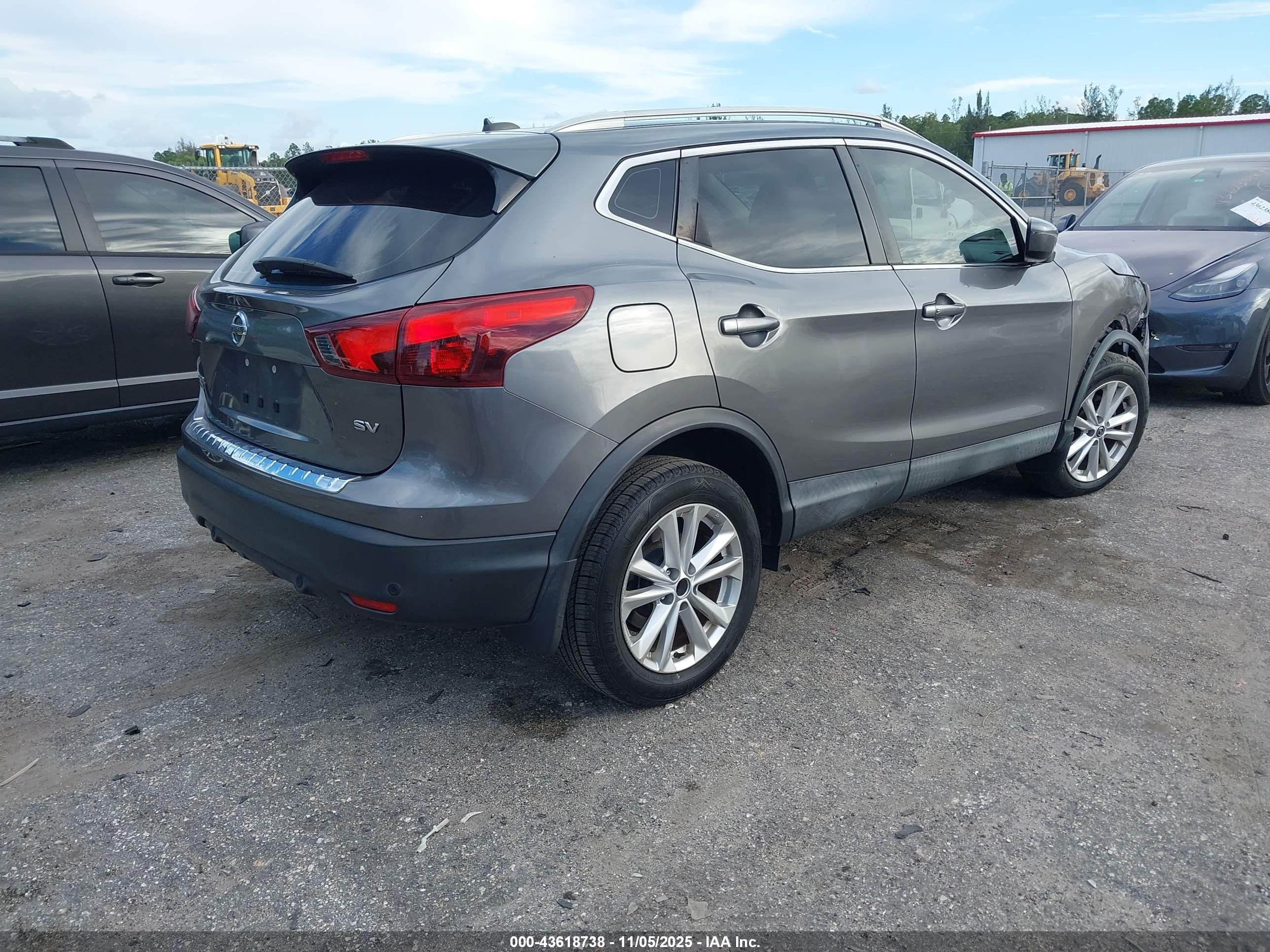 NISSAN ROGUE image 4