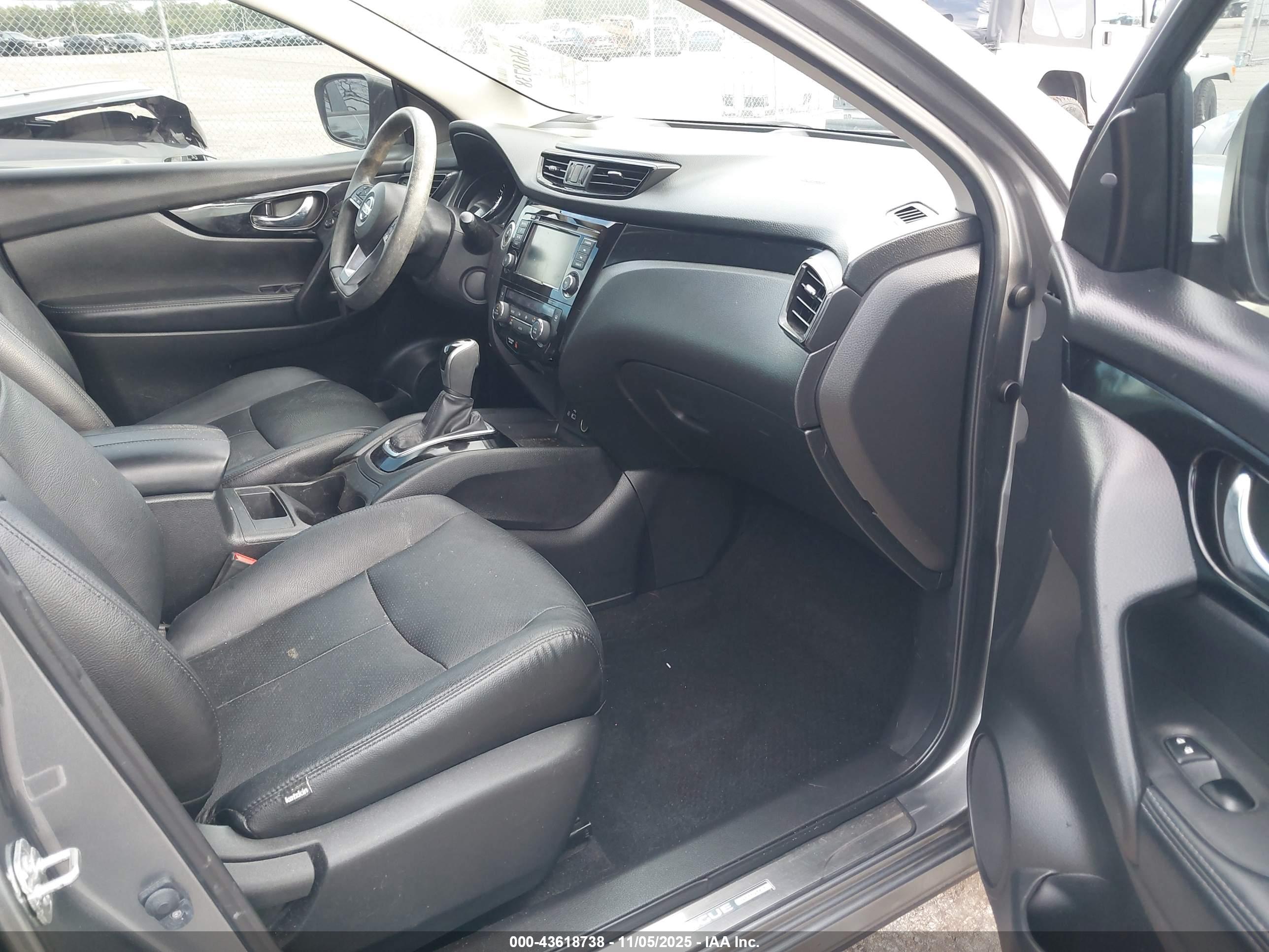NISSAN ROGUE image 5