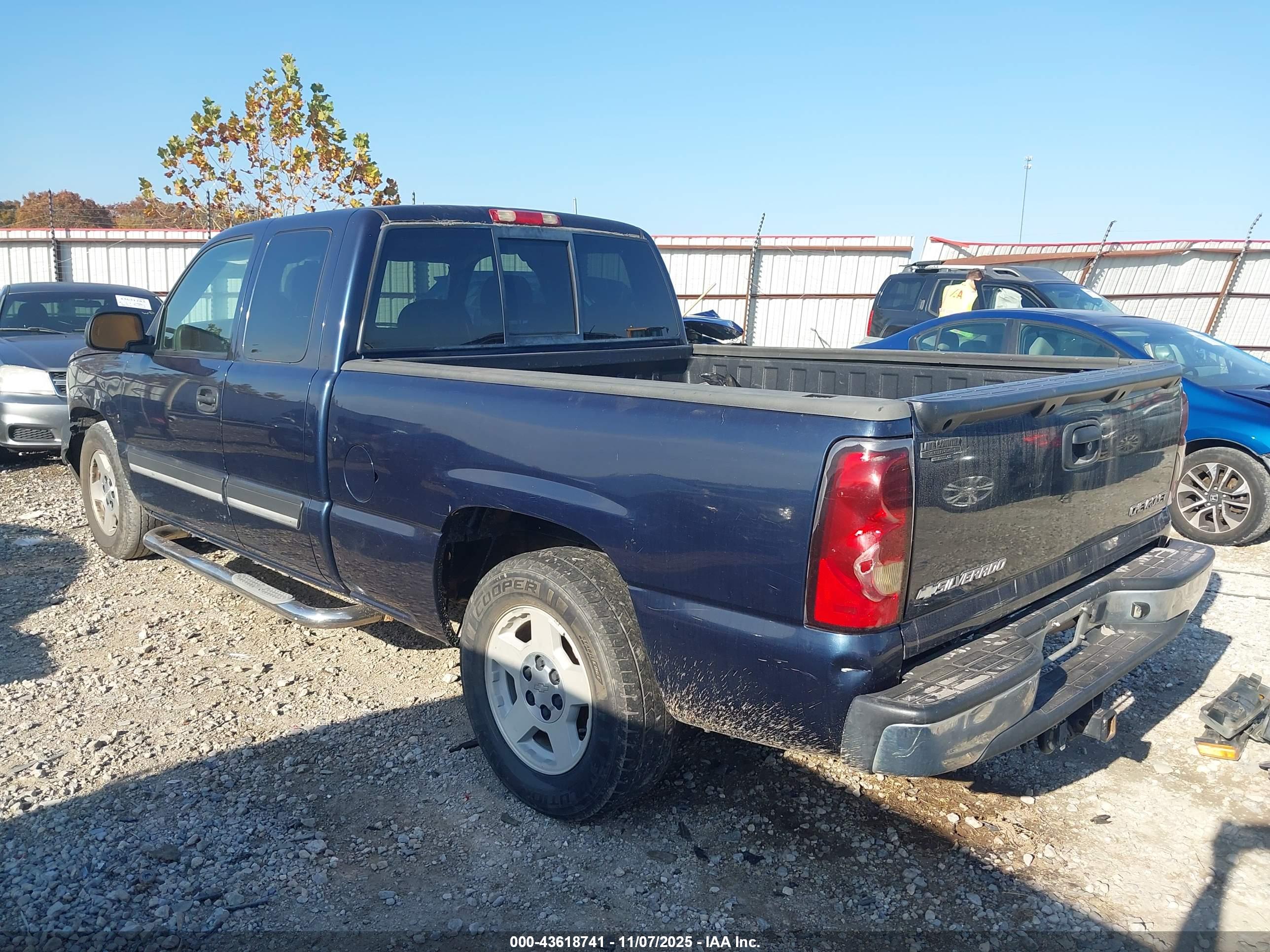 CHEVROLET SILVERADO image 3