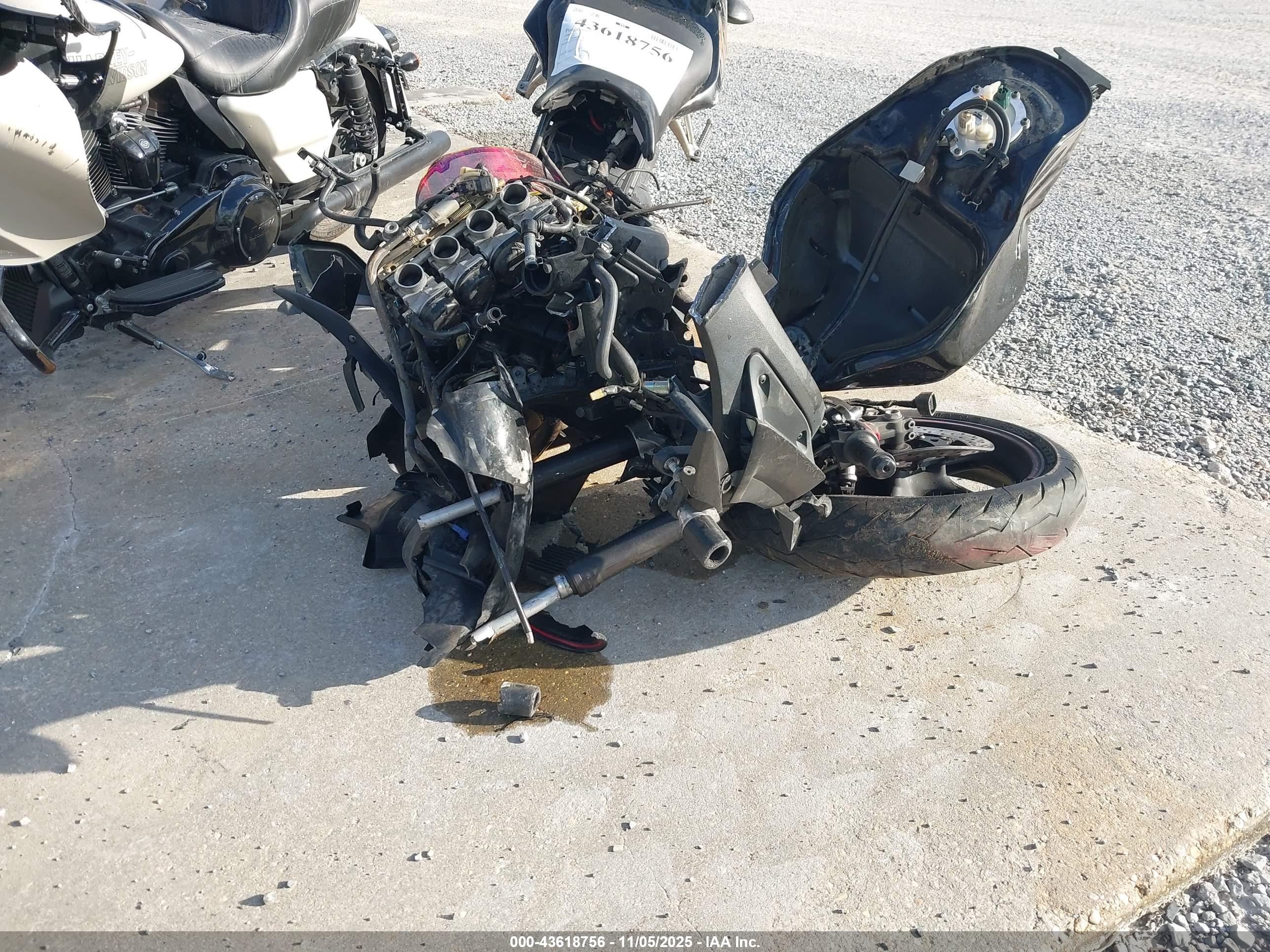 YAMAHA YZFR6 image 5