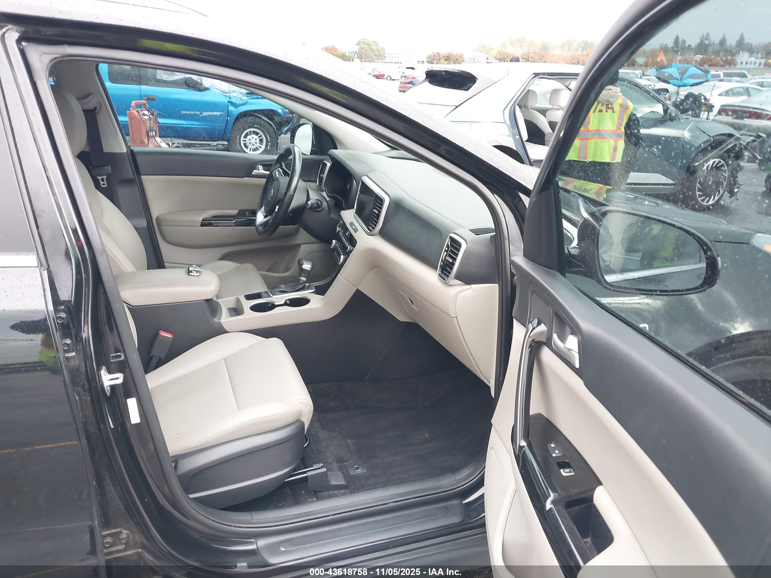 KIA SPORTAGE image 5