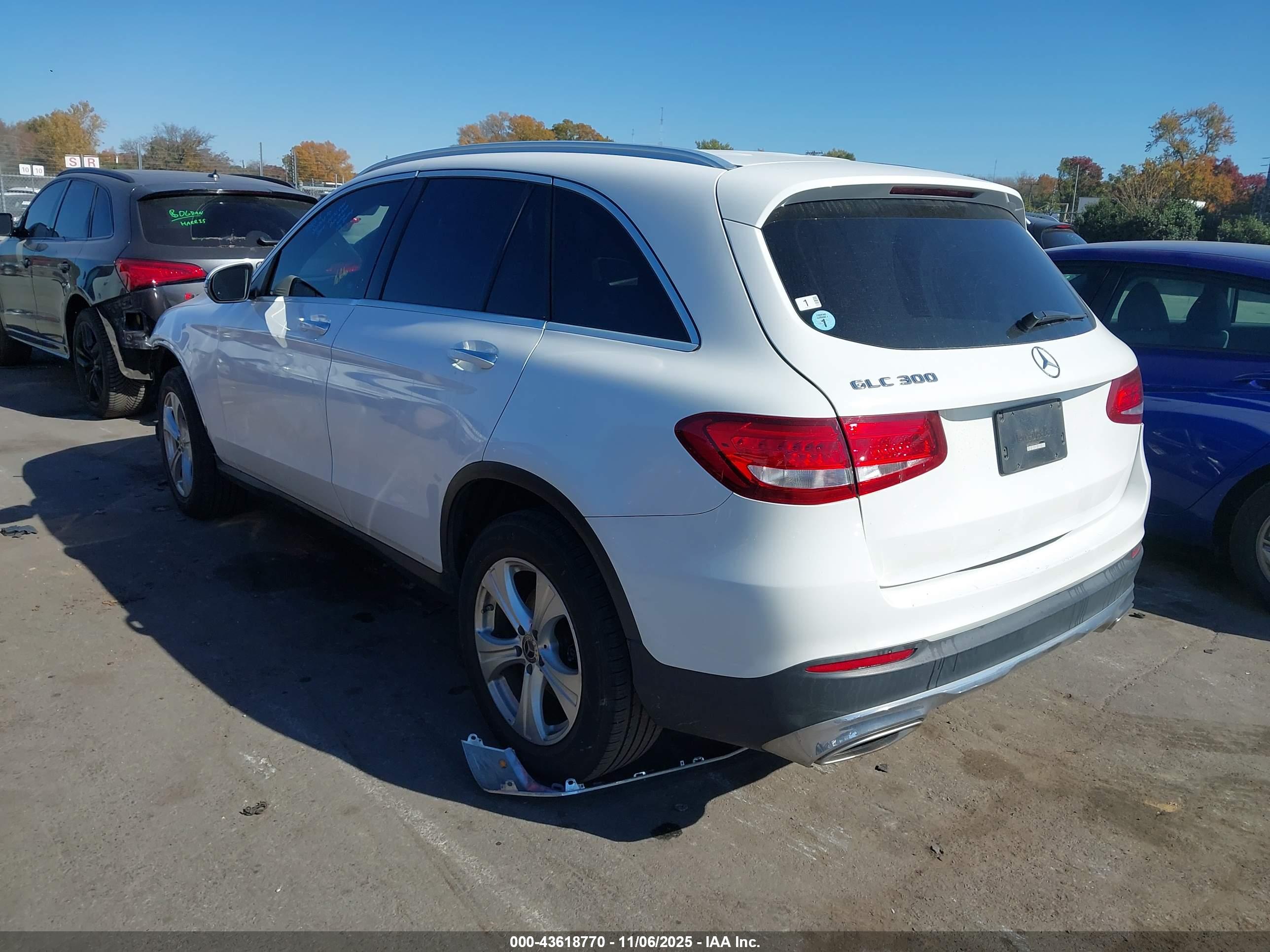 MERCEDES-BENZ GLC image 3