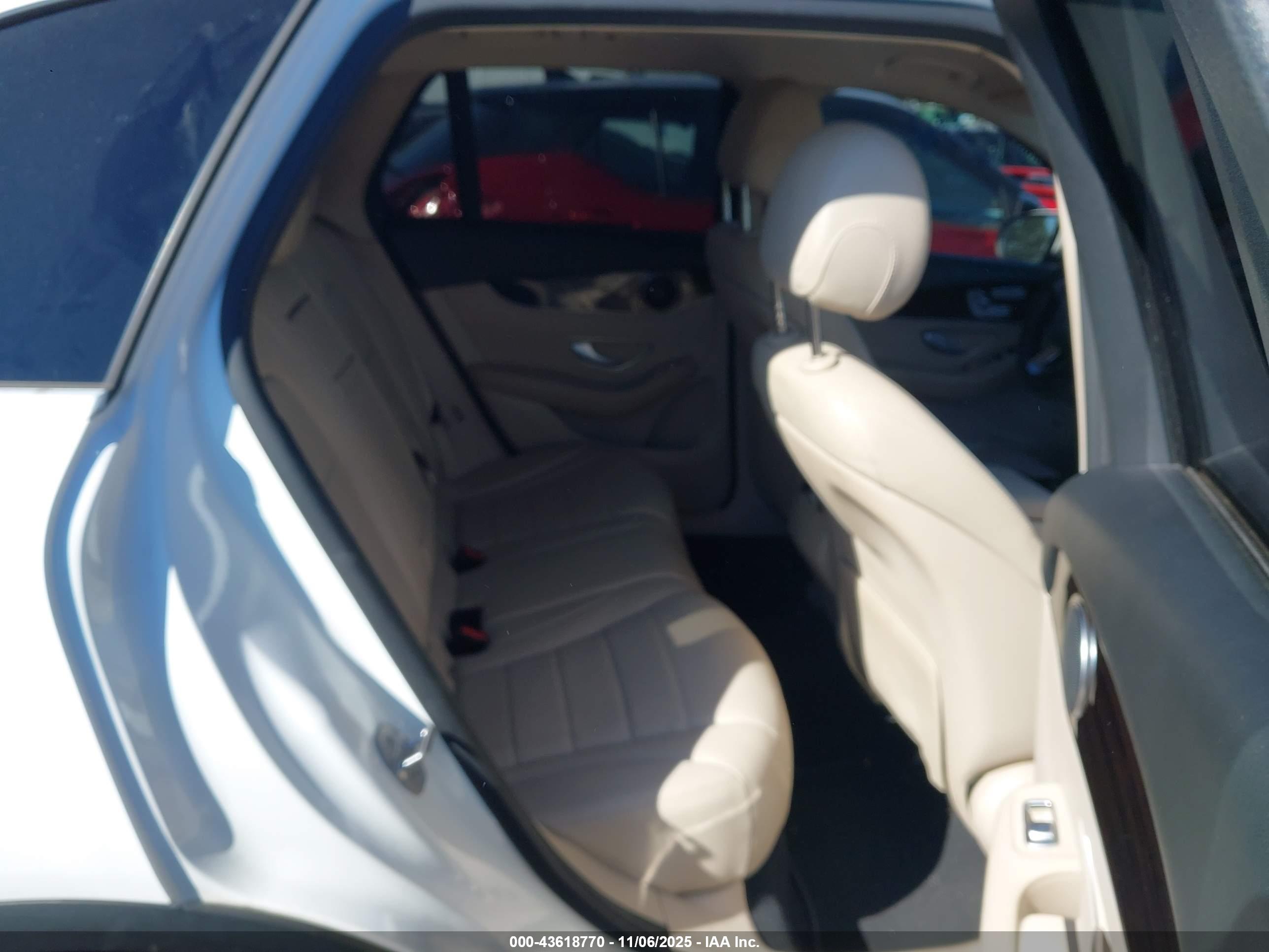 MERCEDES-BENZ GLC image 8