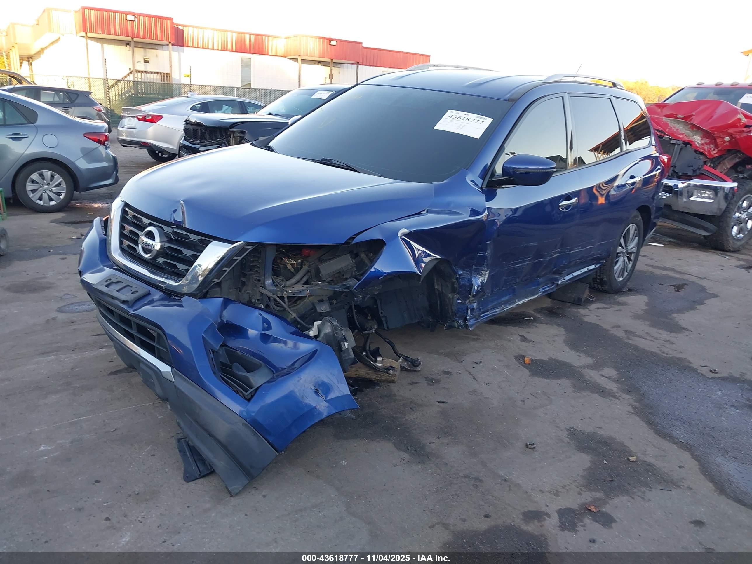NISSAN PATHFINDER image 2