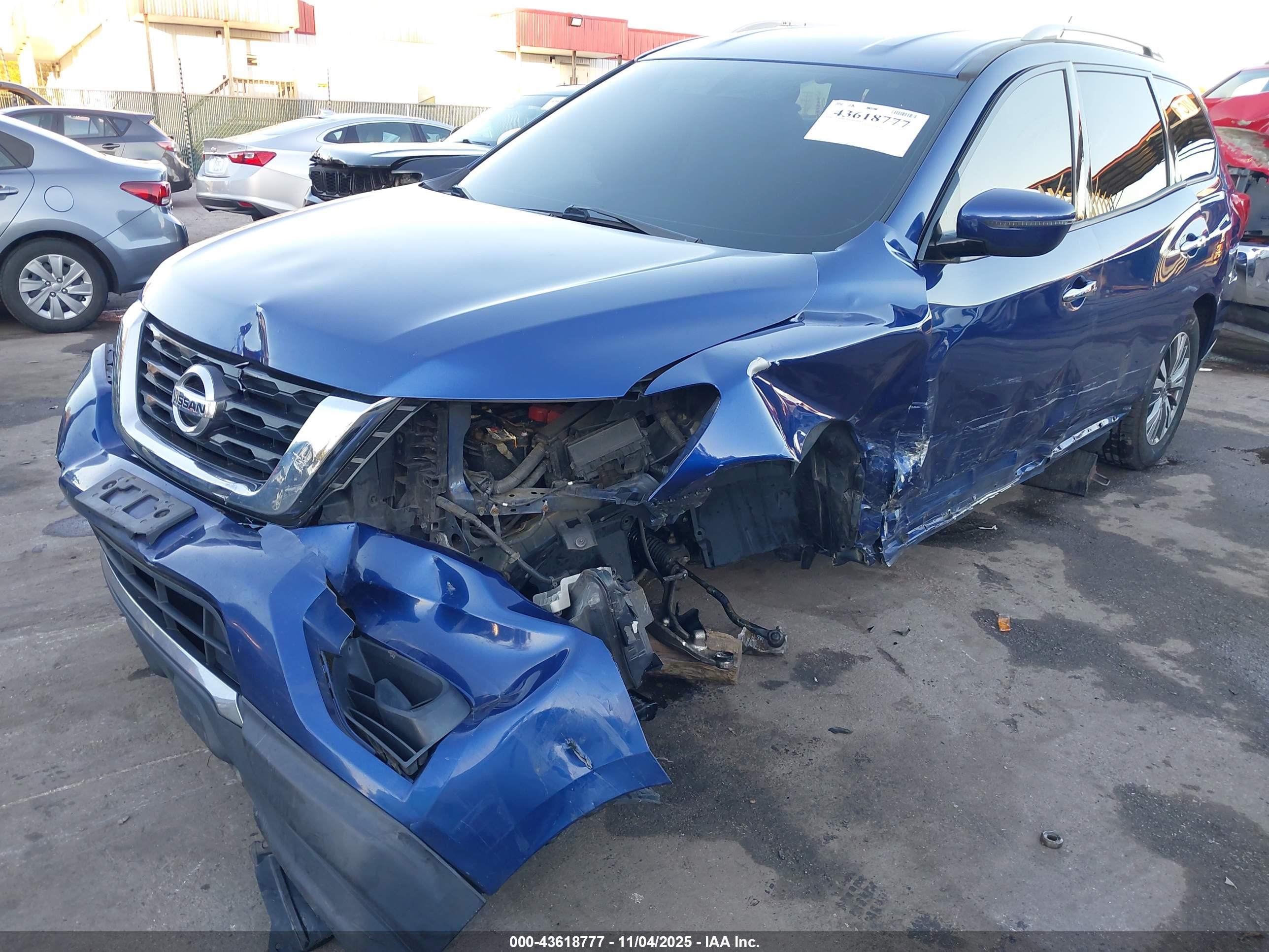 NISSAN PATHFINDER image 6