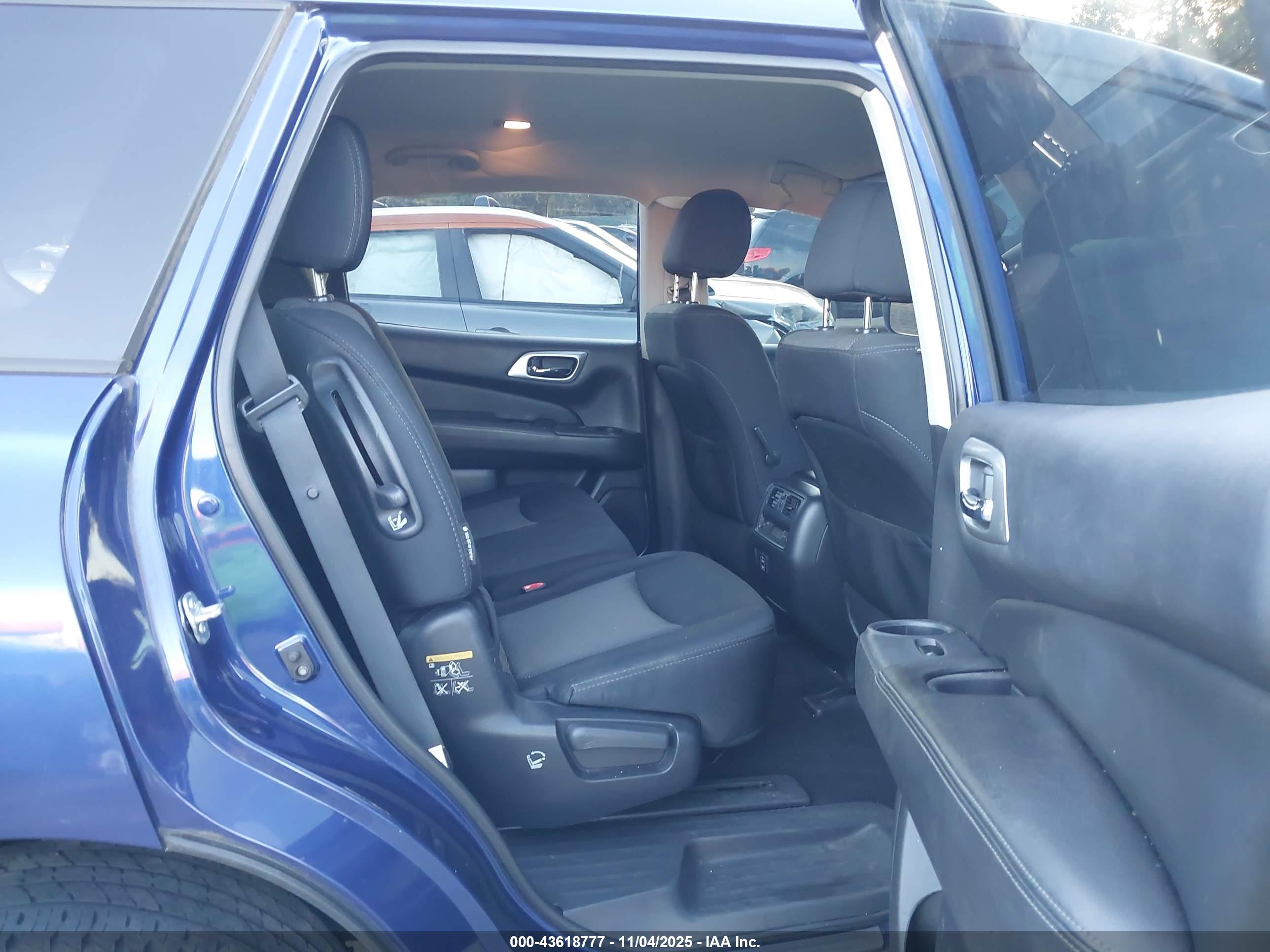 NISSAN PATHFINDER image 8