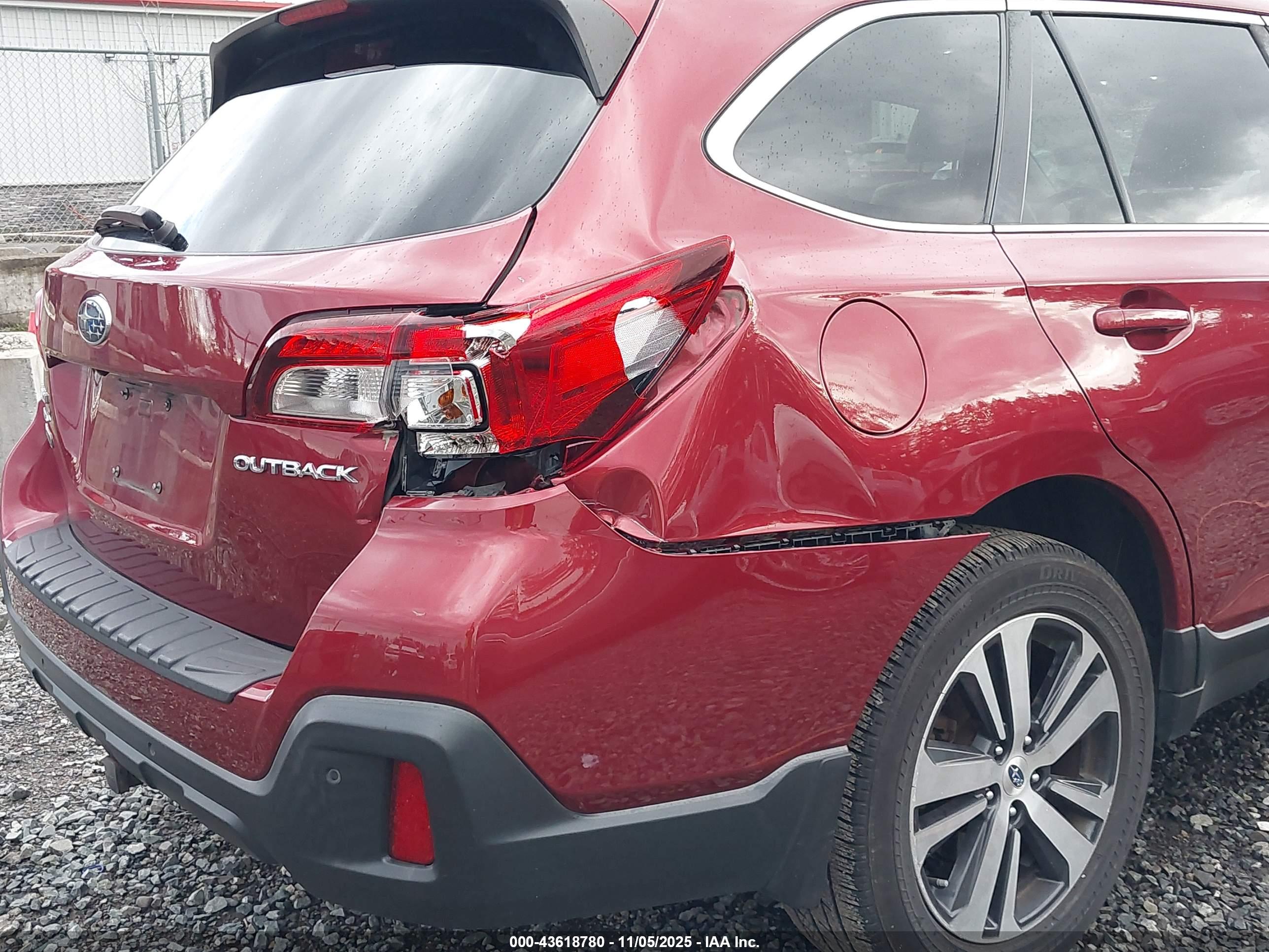 SUBARU OUTBACK image 6