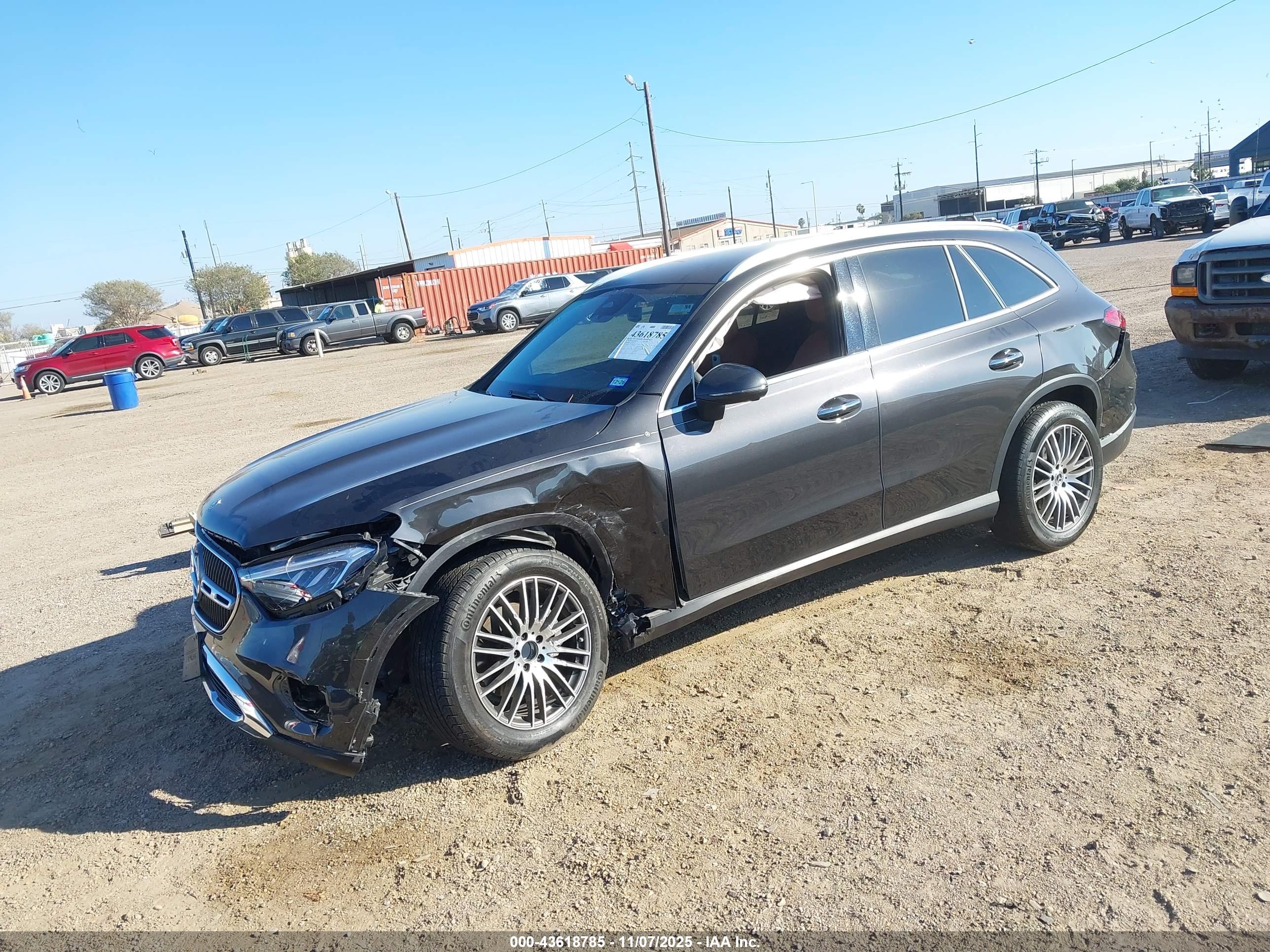 MERCEDES-BENZ GLC image 2