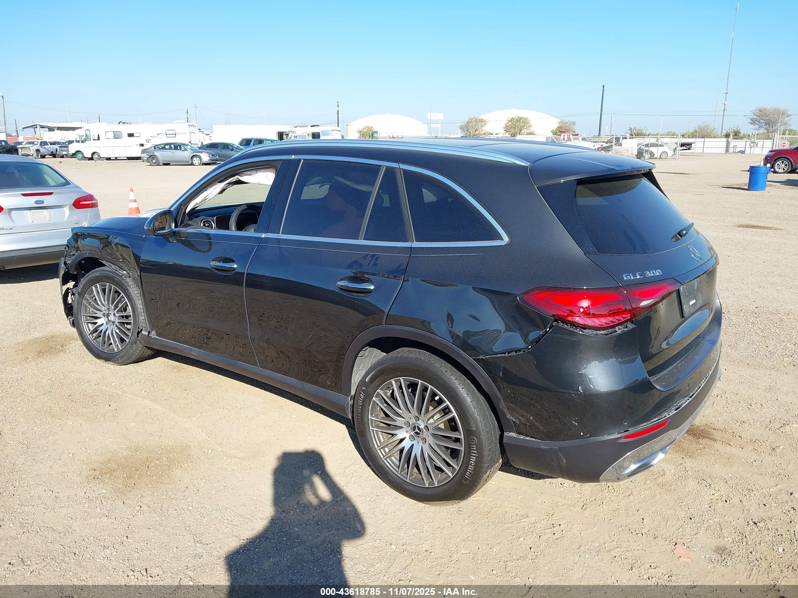 MERCEDES-BENZ GLC image 3