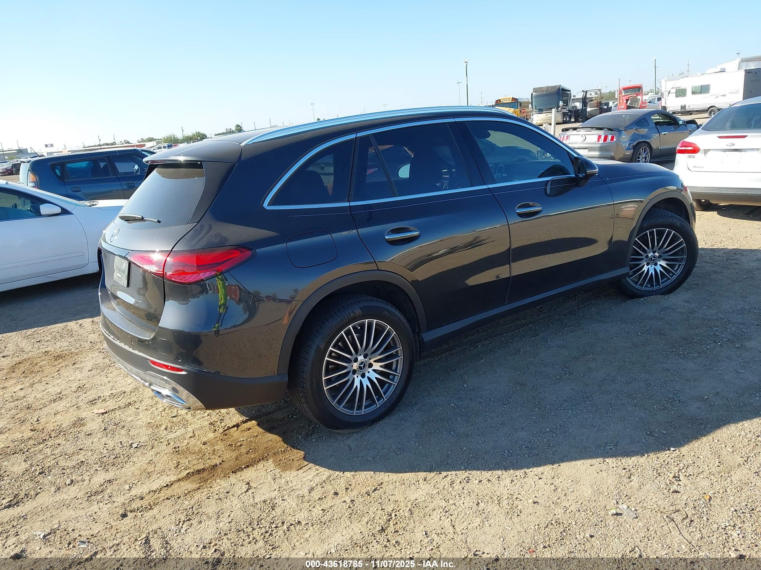 MERCEDES-BENZ GLC image 4