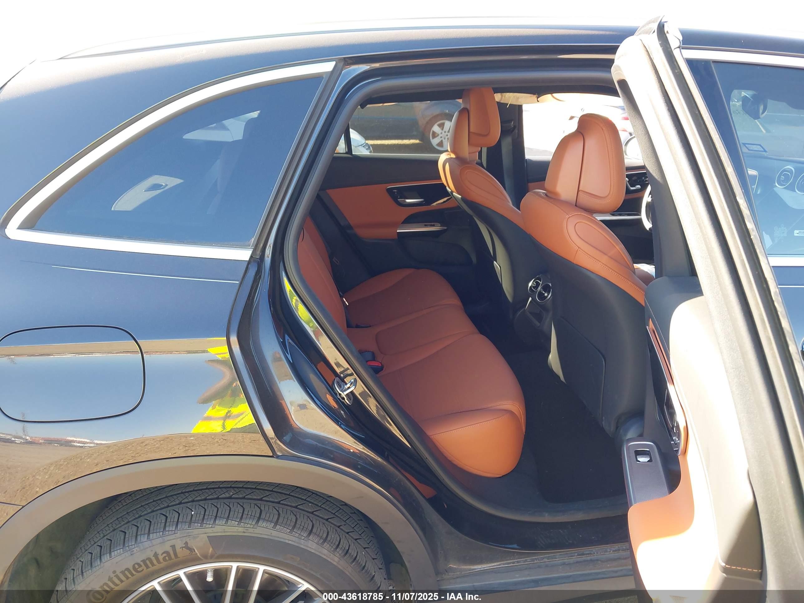 MERCEDES-BENZ GLC image 8