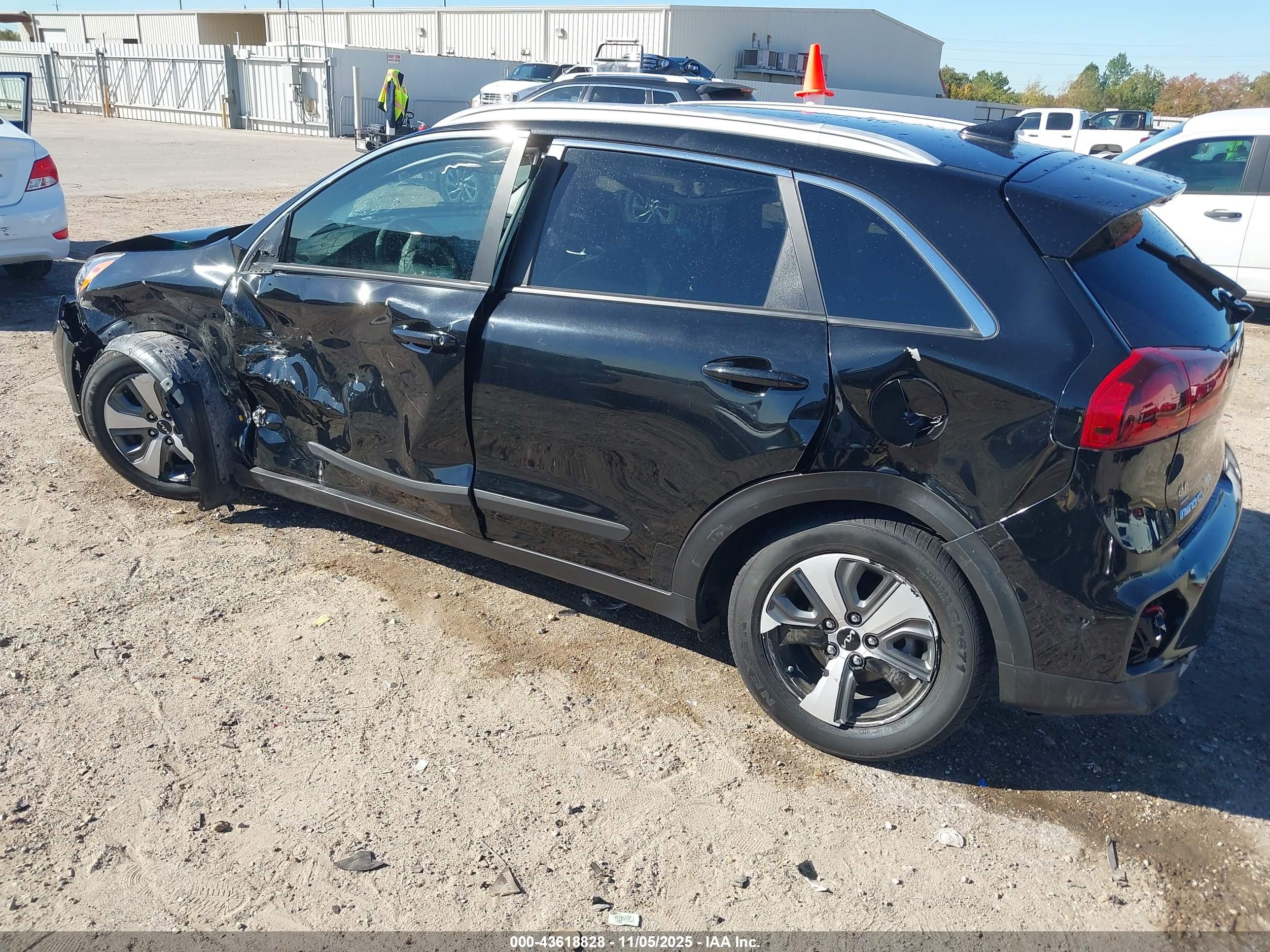 KIA NIRO image 3