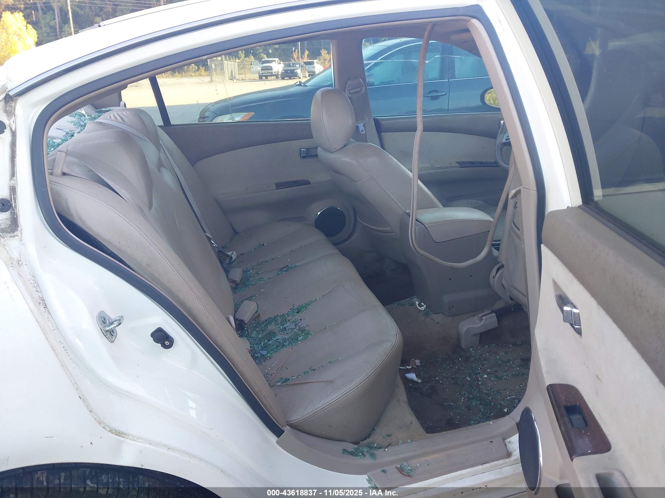 NISSAN ALTIMA image 8