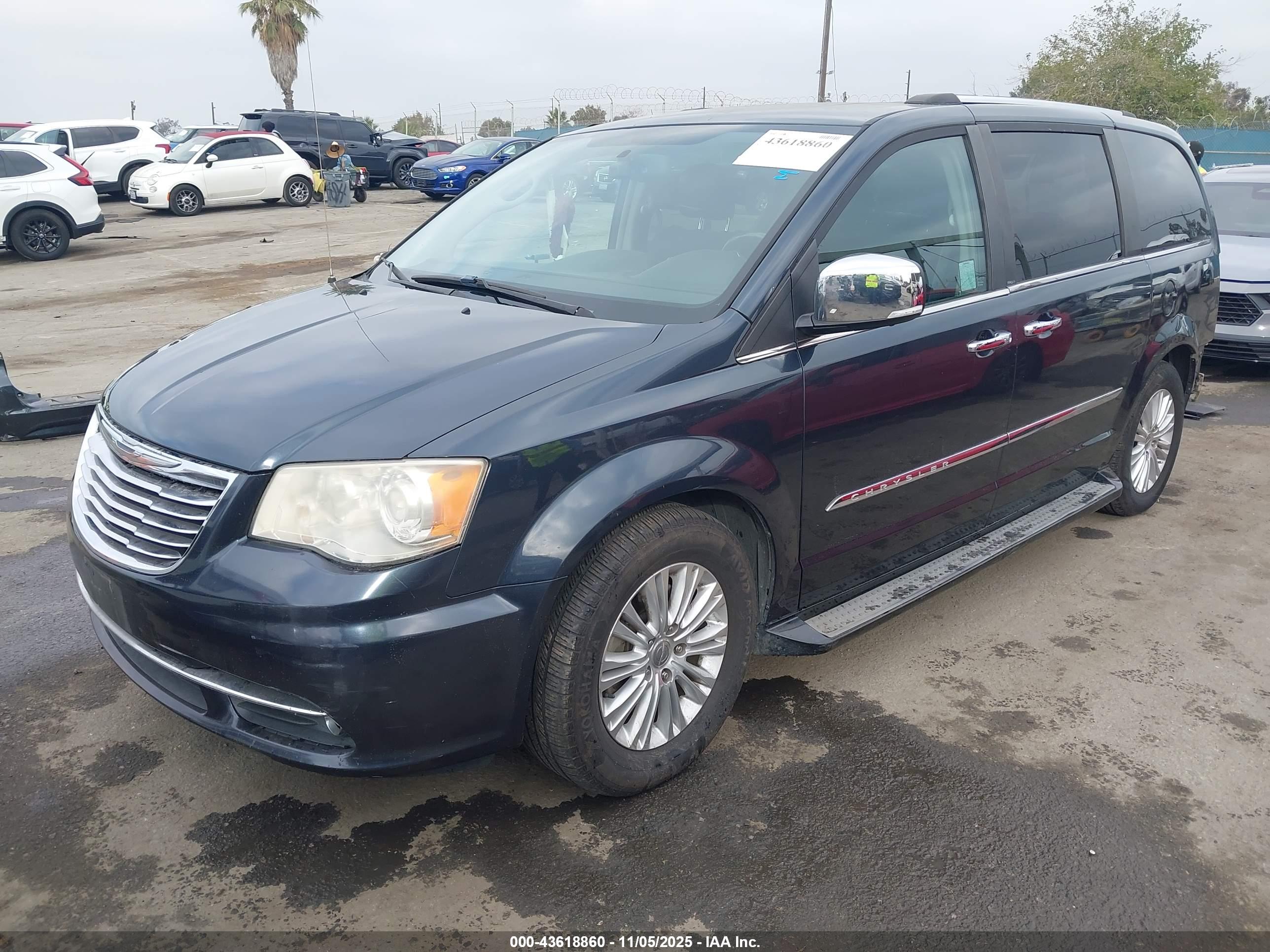 CHRYSLER TOWN image 2