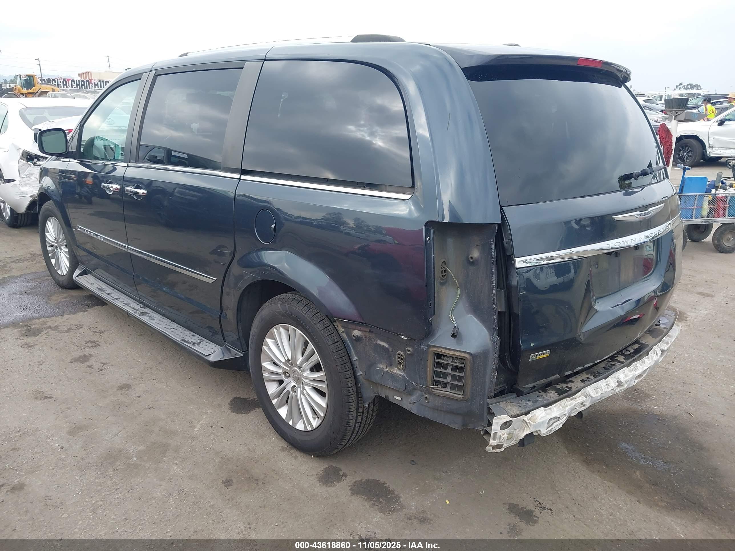 CHRYSLER TOWN image 3