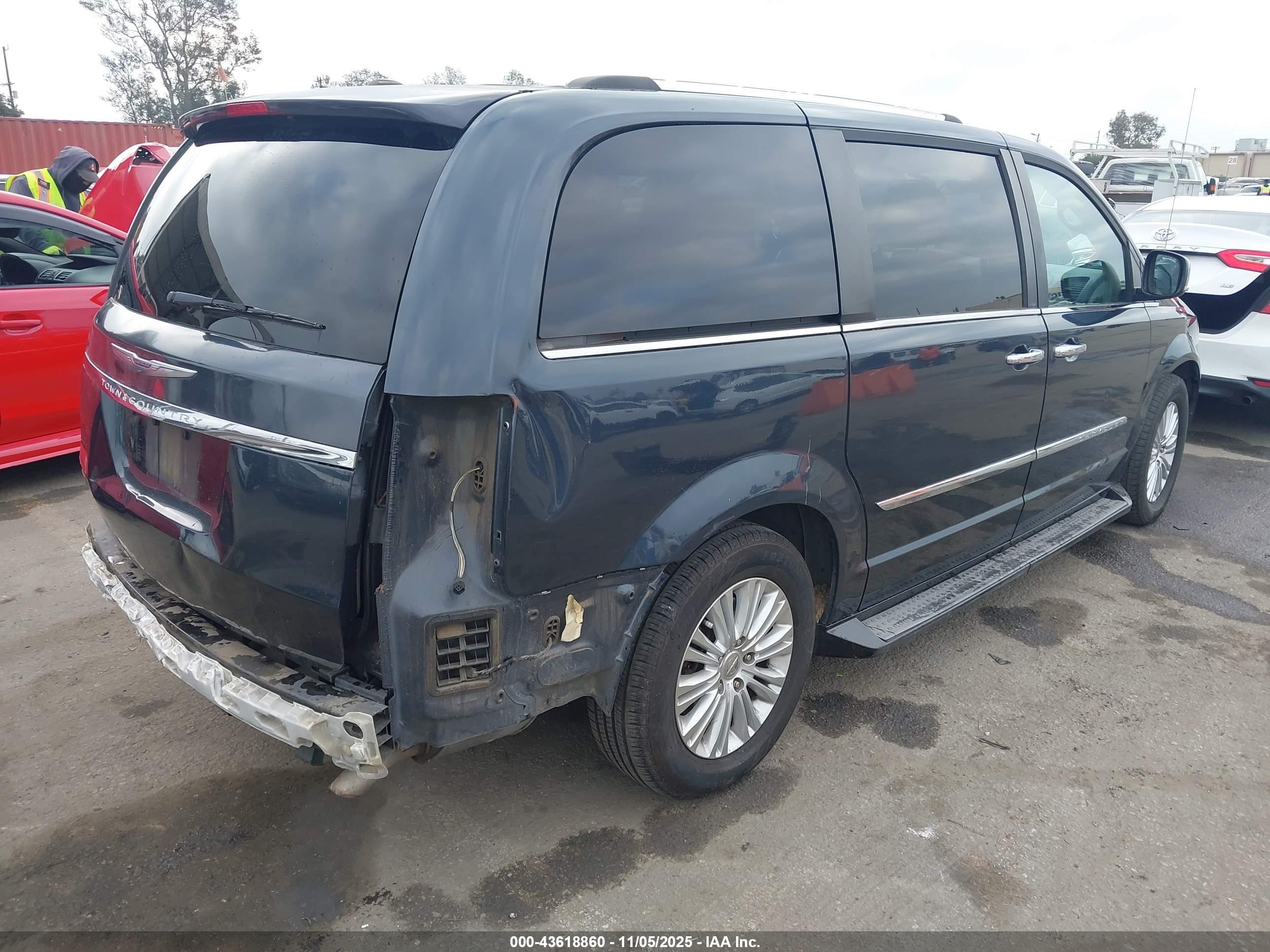 CHRYSLER TOWN image 4