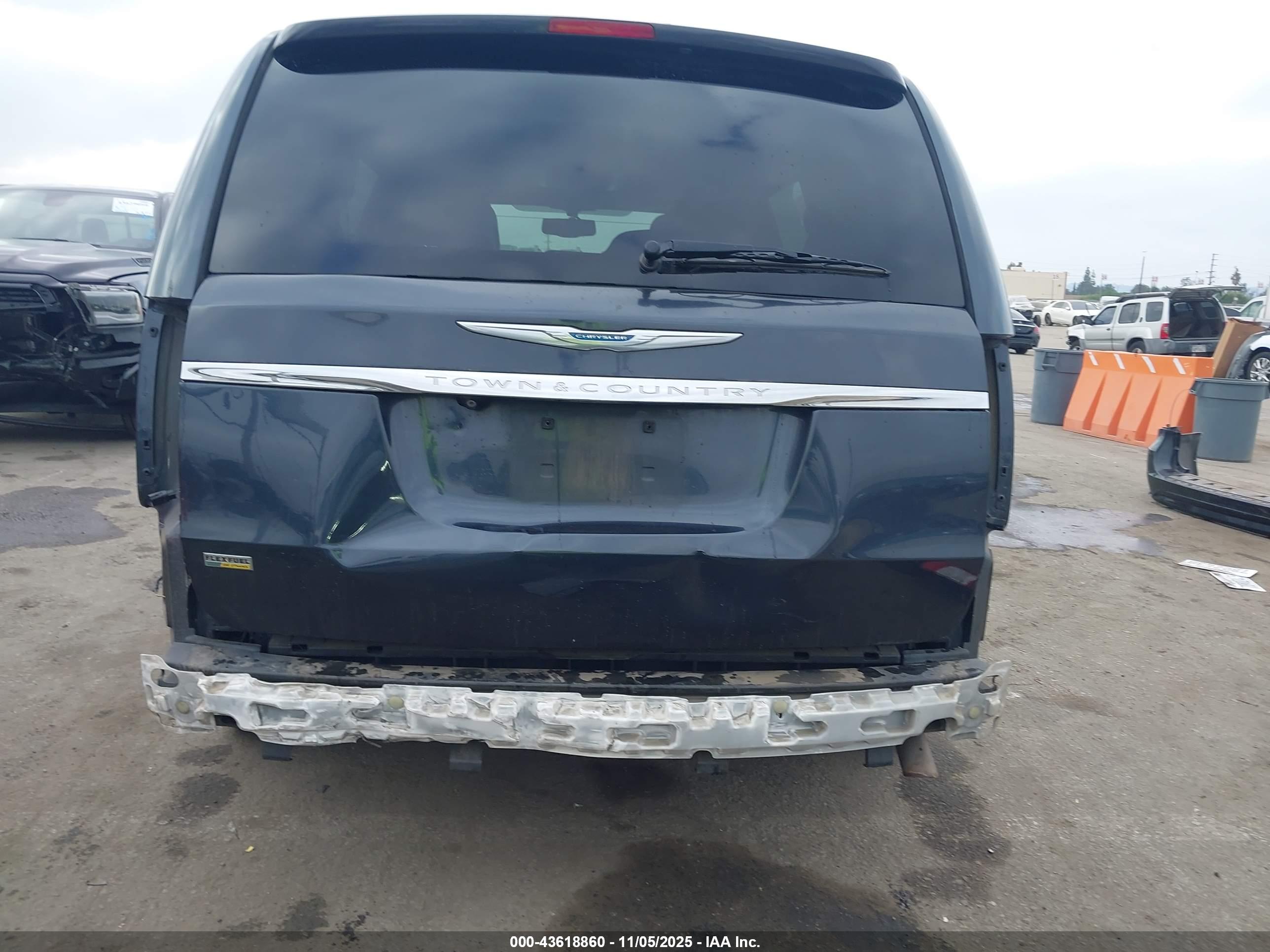 CHRYSLER TOWN image 6