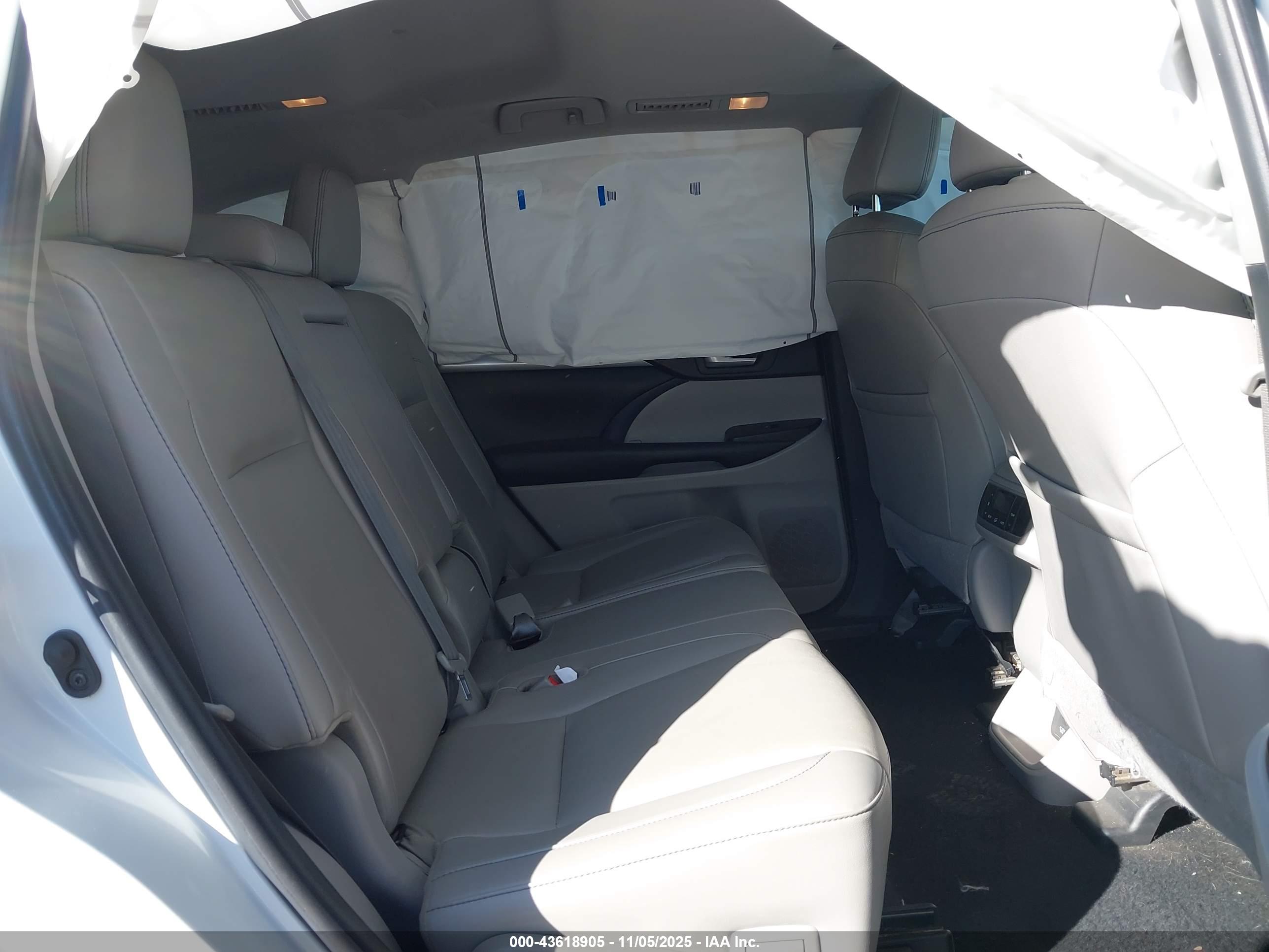 TOYOTA HIGHLANDER image 8