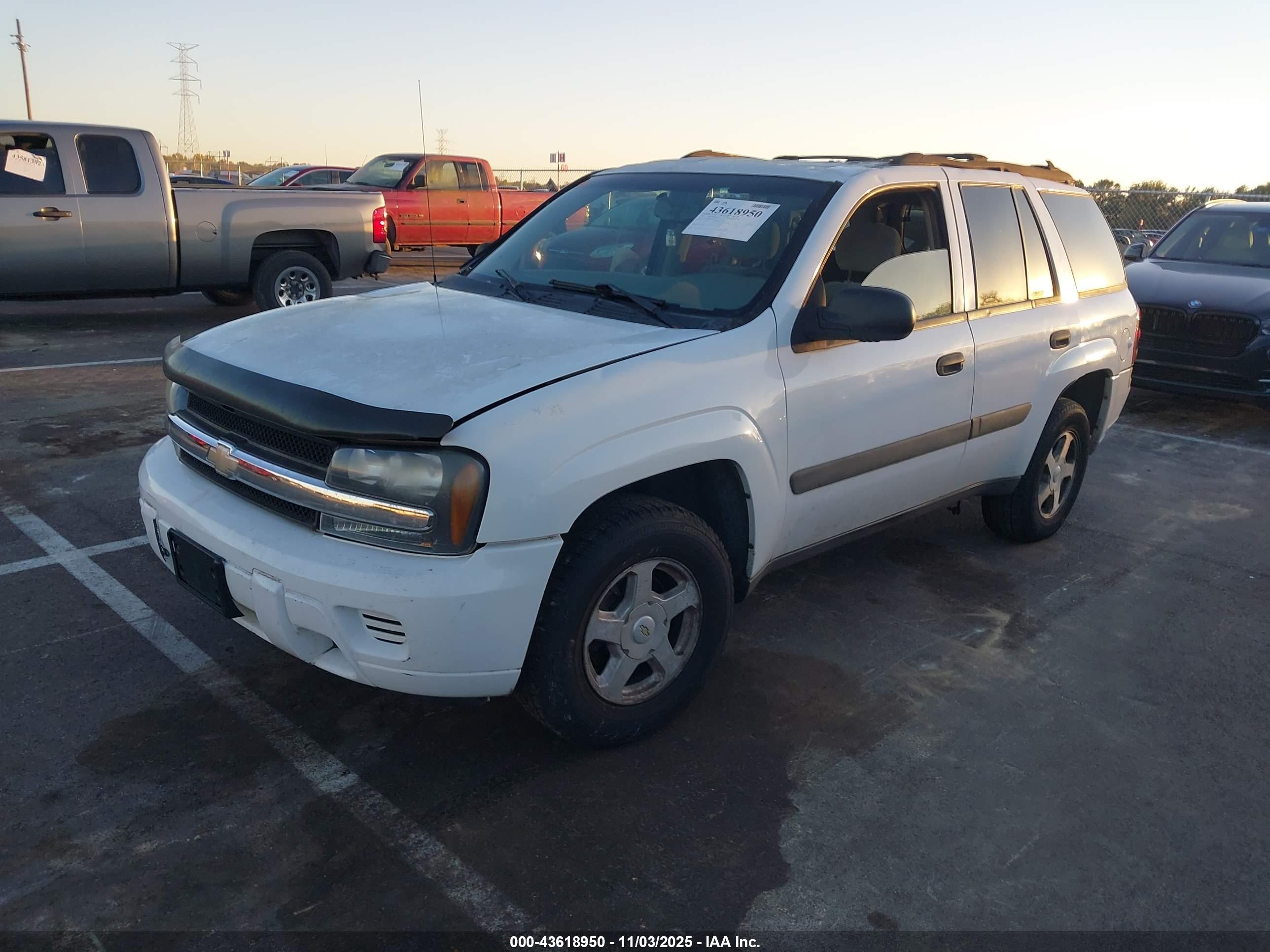 CHEVROLET TRAILBLAZER image 2