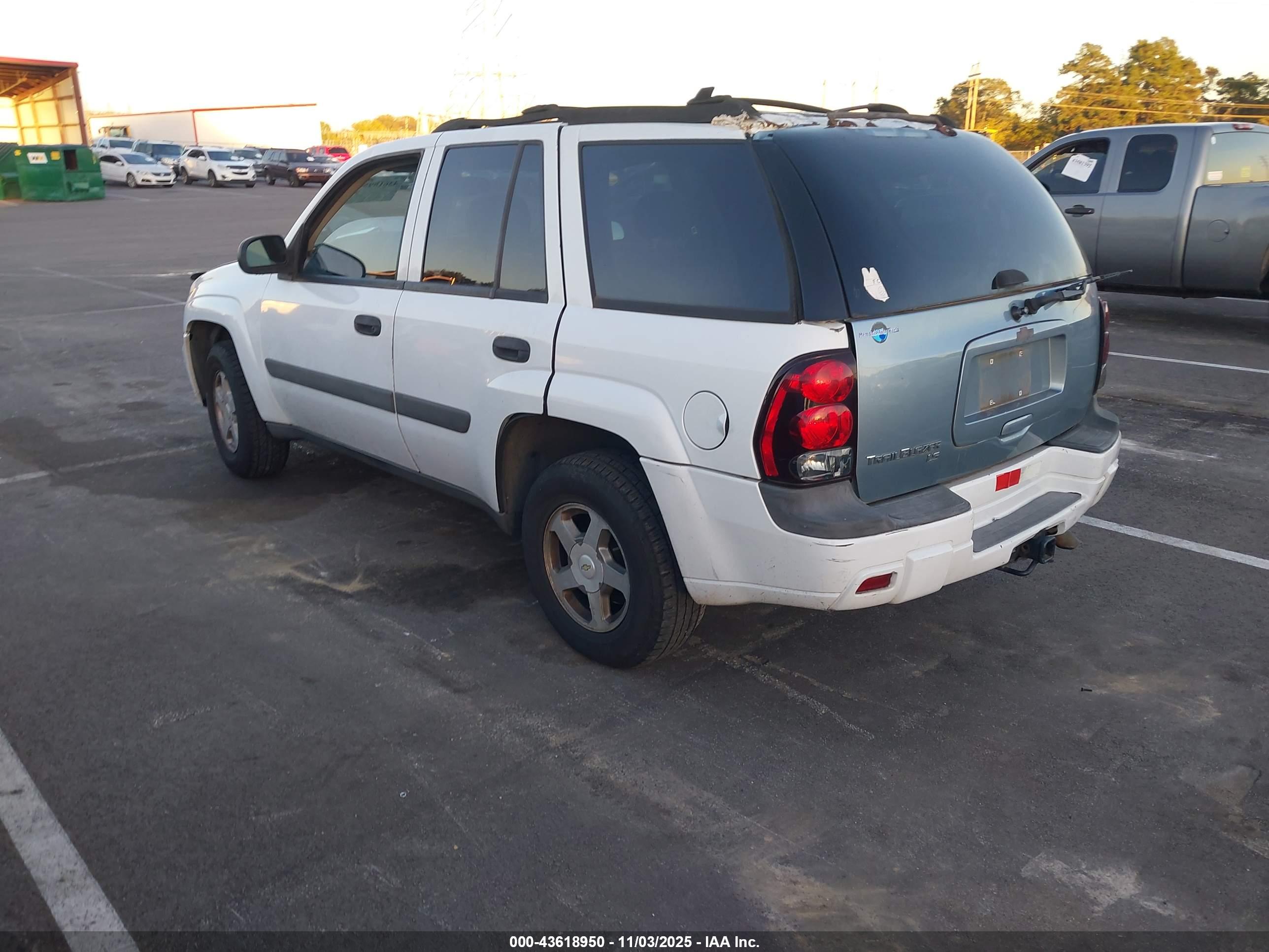 CHEVROLET TRAILBLAZER image 3