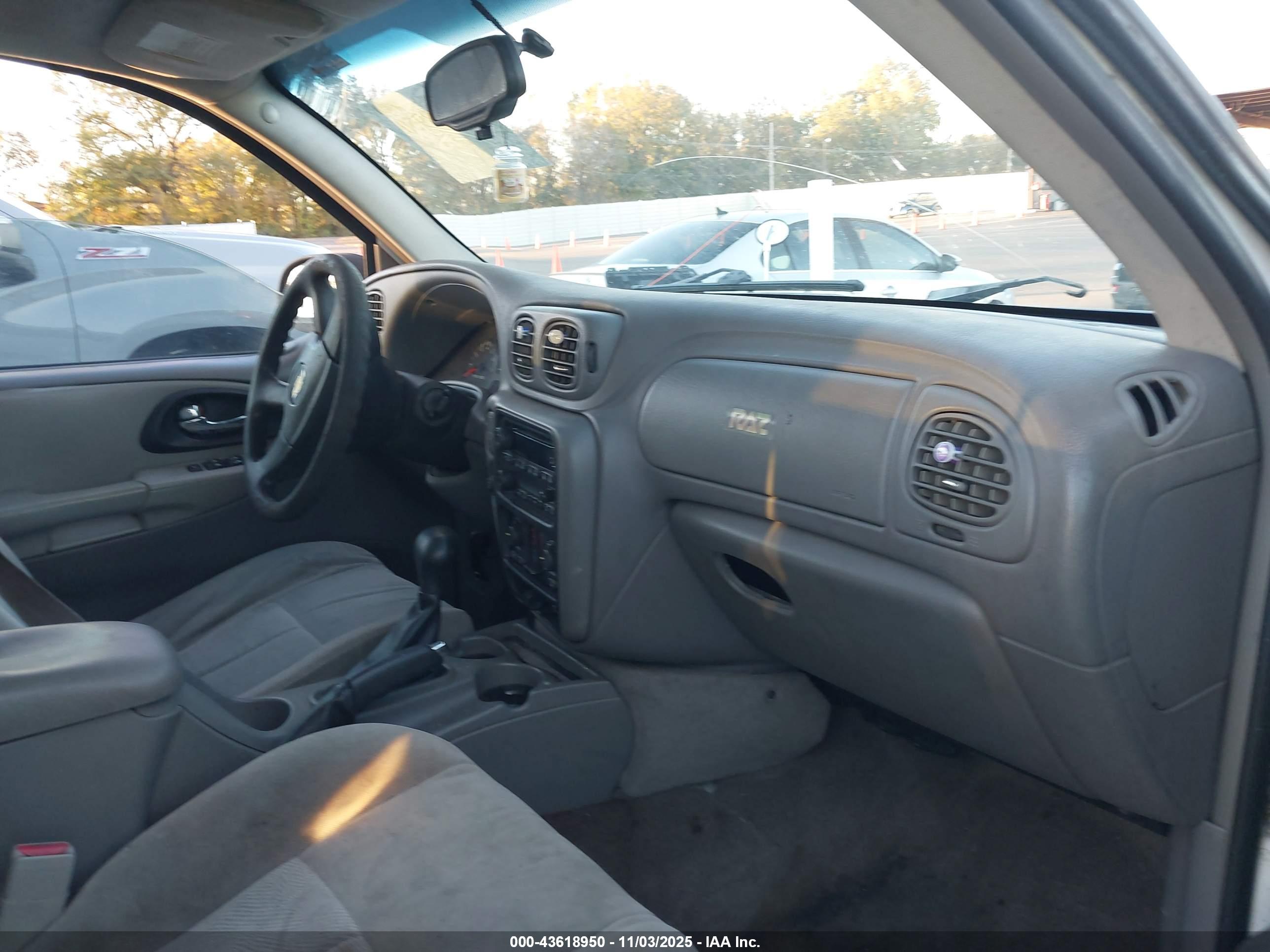CHEVROLET TRAILBLAZER image 5