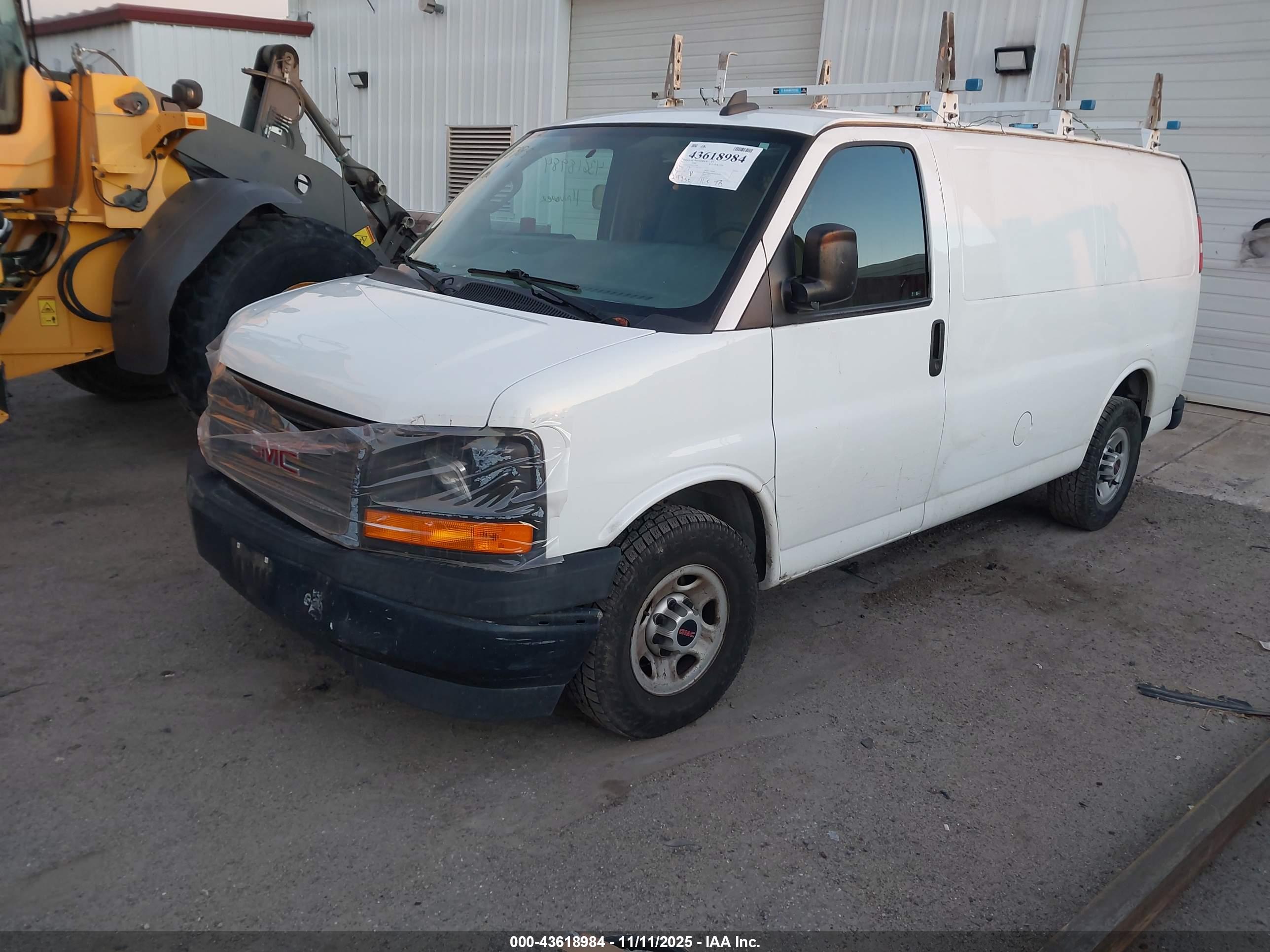 GMC SAVANA image 2