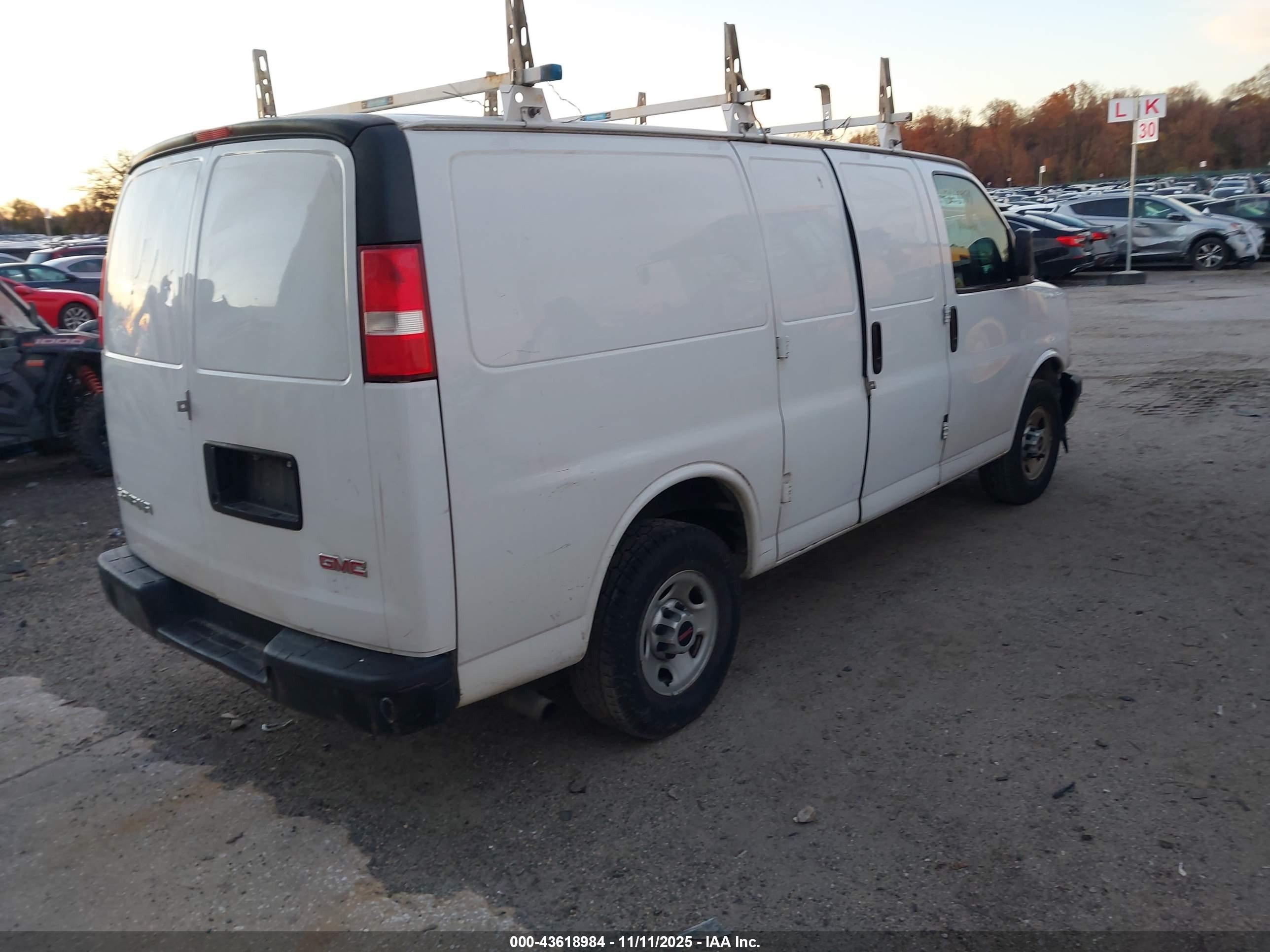 GMC SAVANA image 4