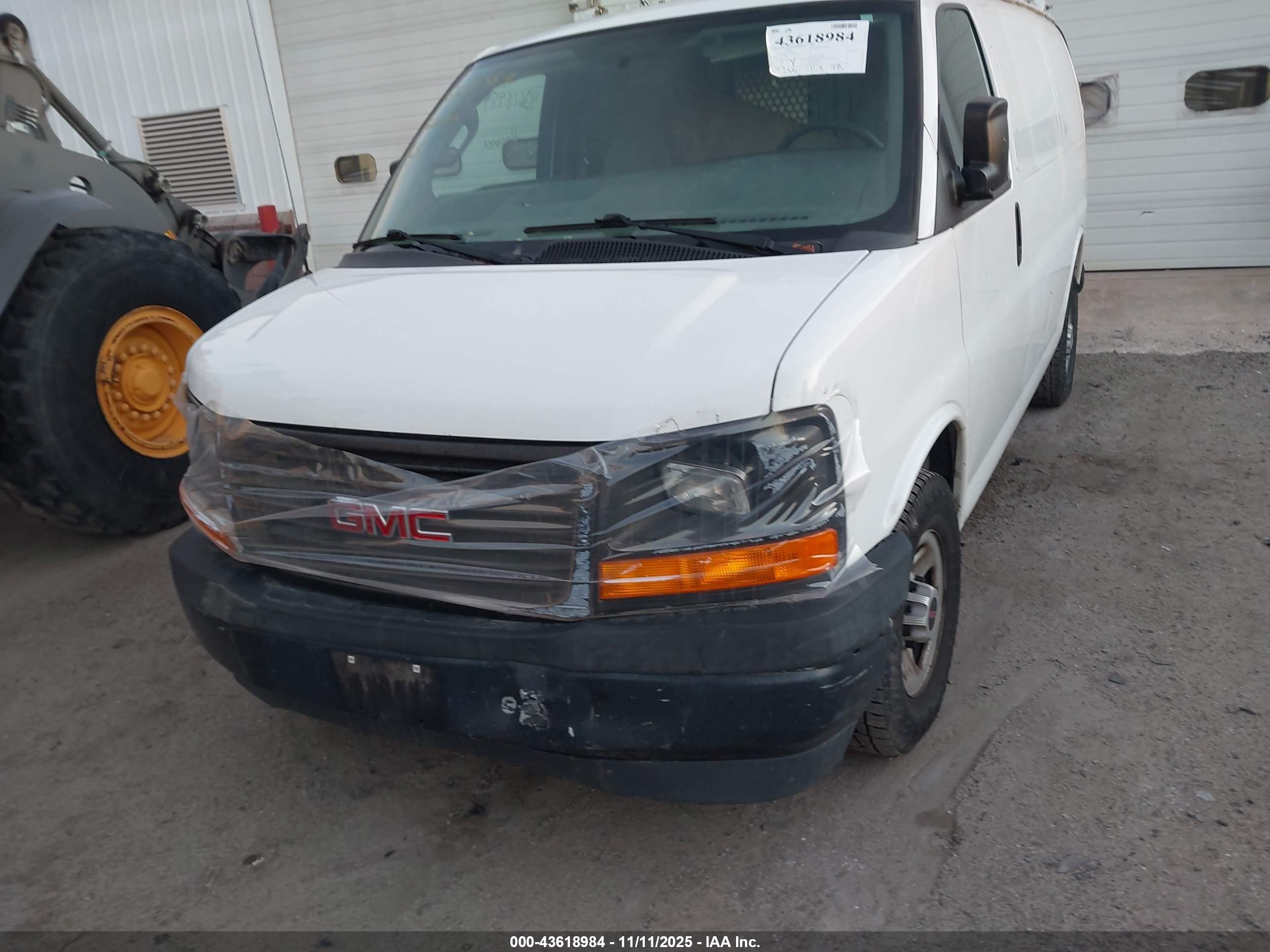 GMC SAVANA image 6