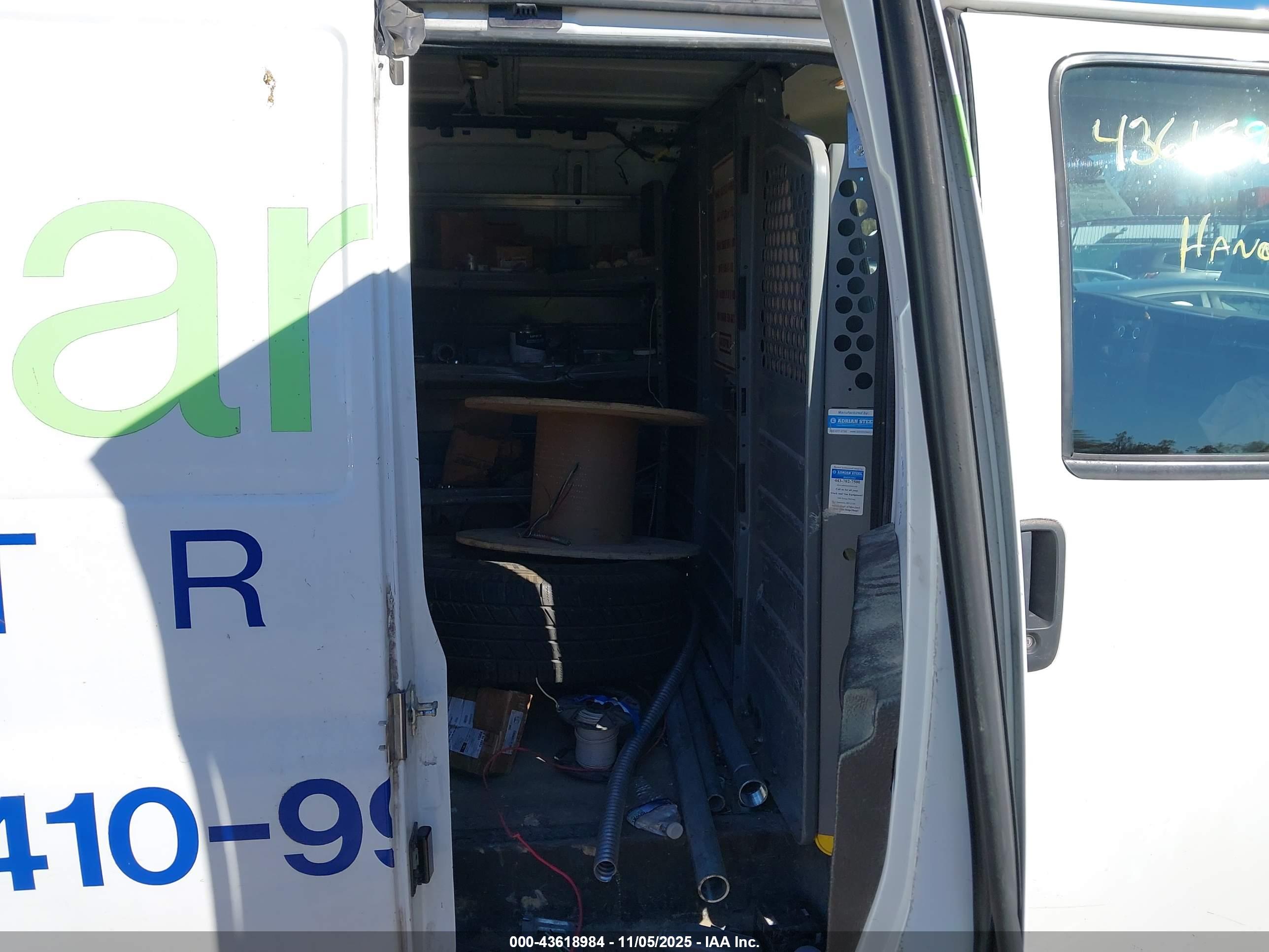 GMC SAVANA image 8