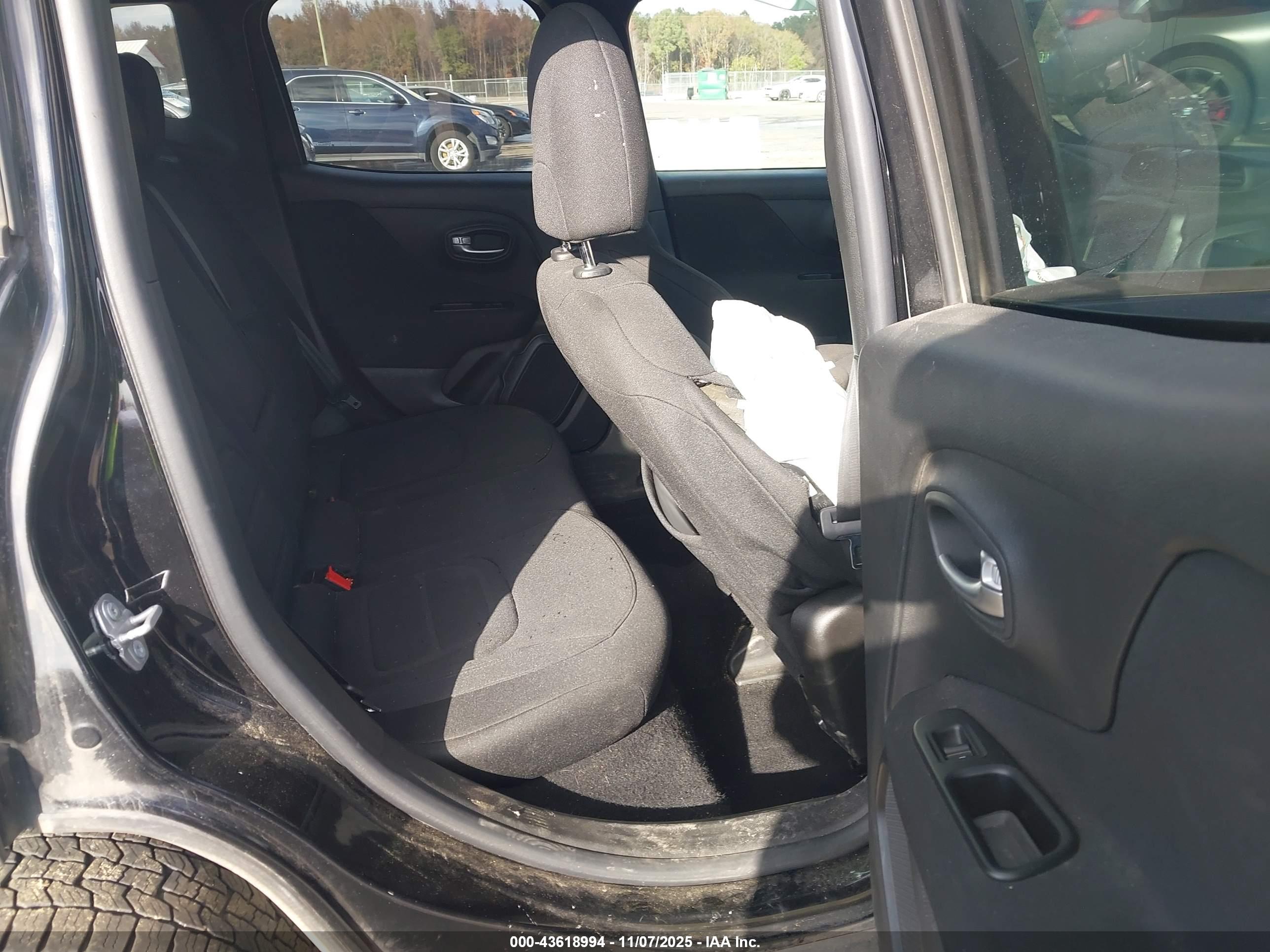 JEEP RENEGADE image 8
