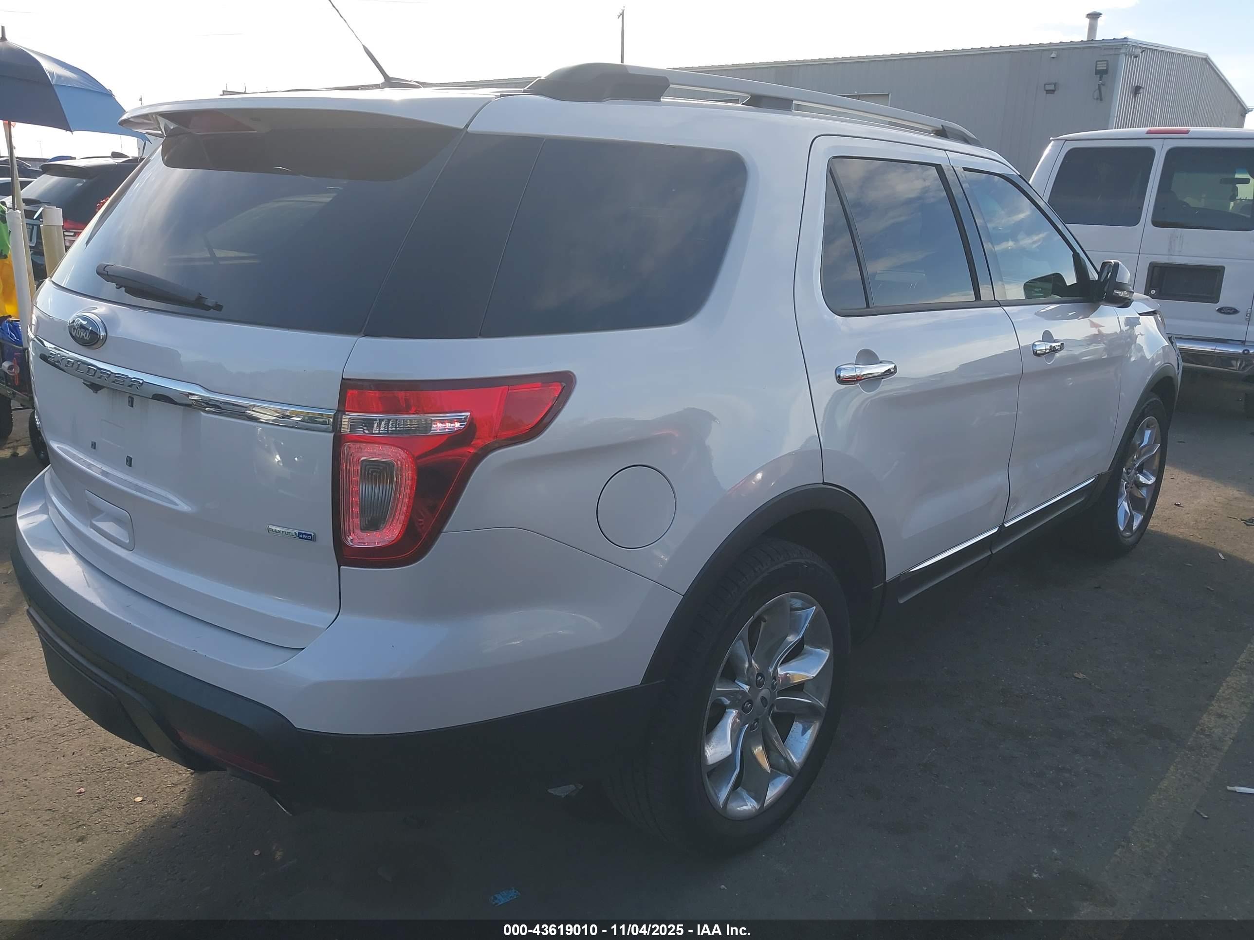 FORD EXPLORER image 4