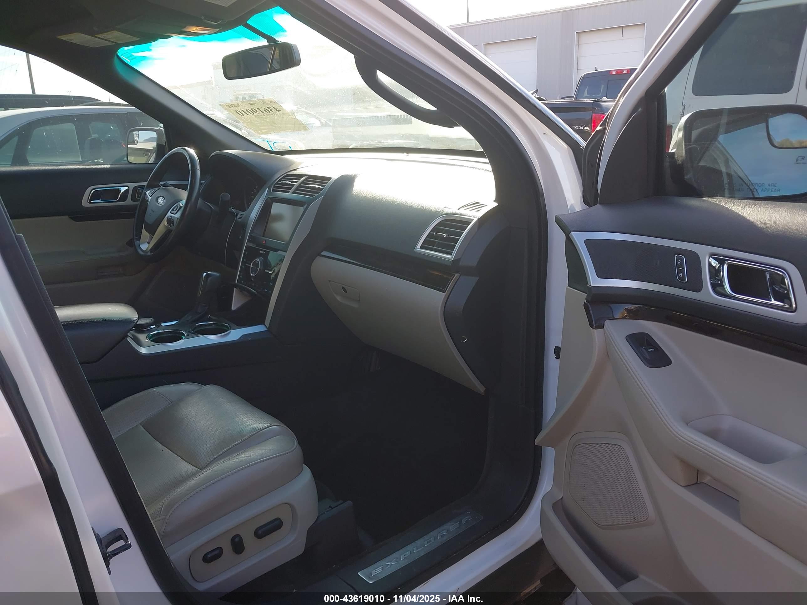 FORD EXPLORER image 5